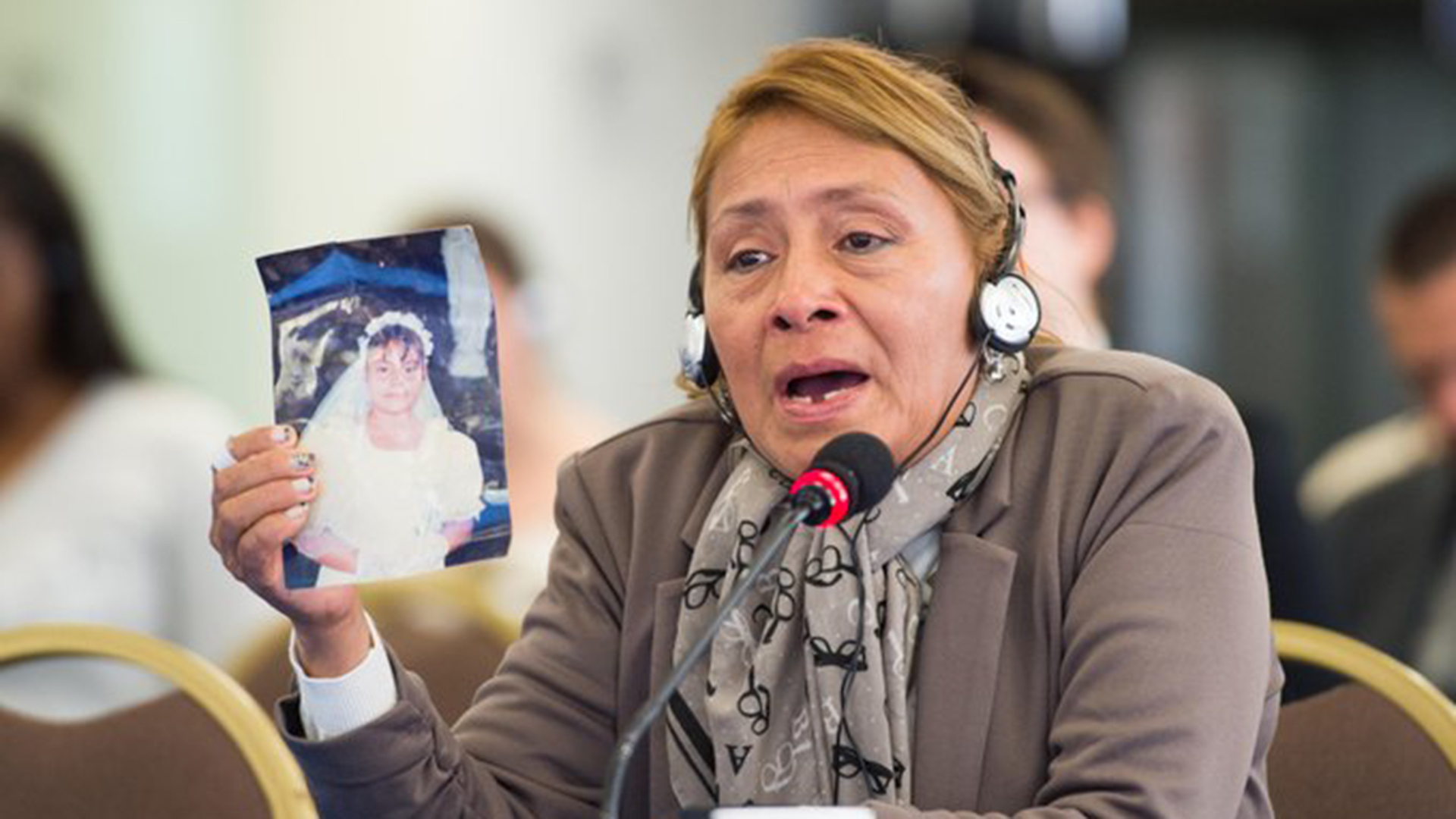 Petita Albarracín, madre de Paola Guzmán, exigió justicia ante cortes internacionales por la violencia sexual de la que su hija fue víctima por años