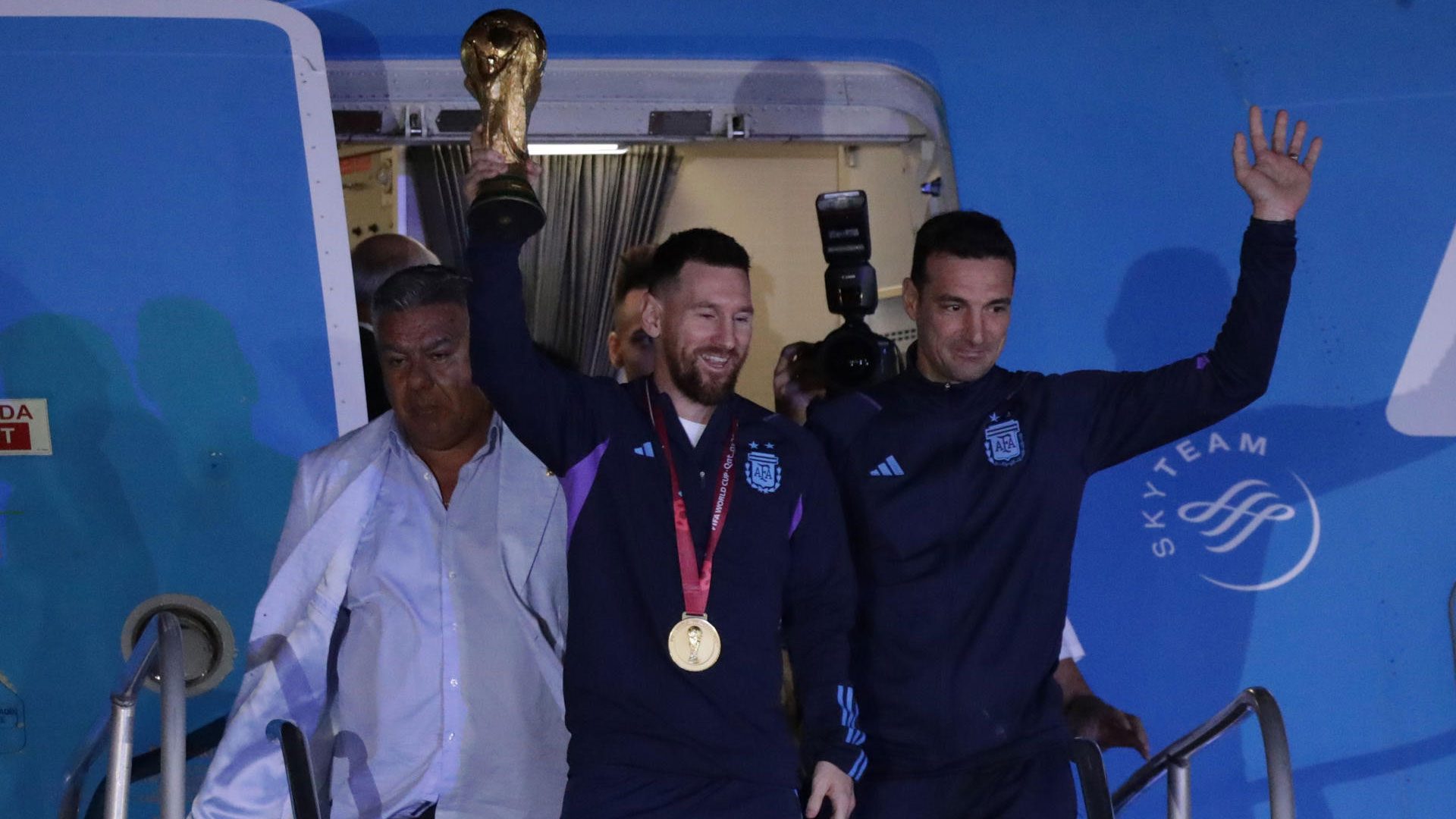 Tras el triunfo ante Francia, la Selección arribó al país para celebrar con la gente