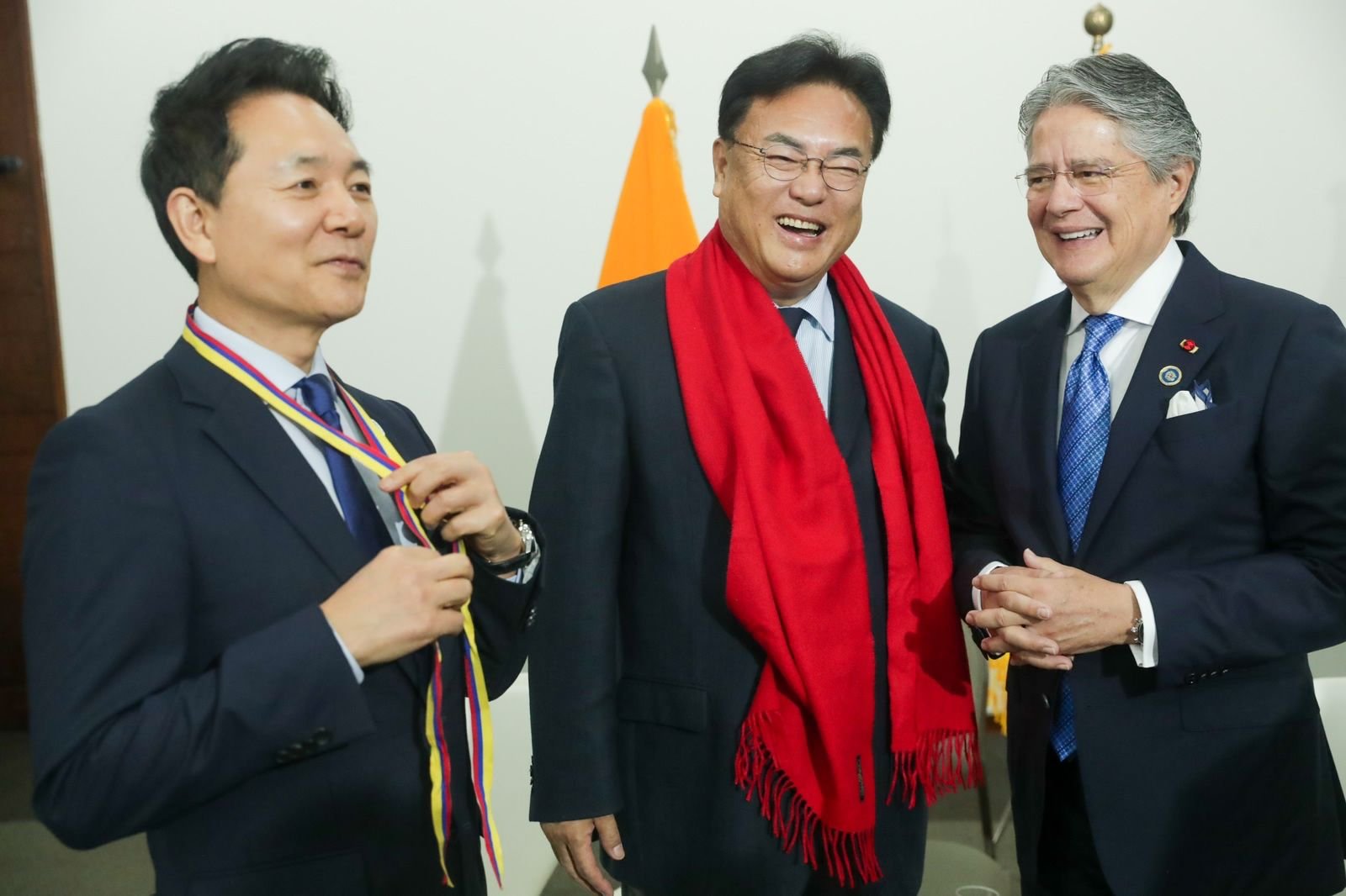 El presidente de Ecuador, Guillermo Lasso, mantuvo una reunión en Brasilia con una delegación surcoreana de alto nivel. (Twitter/Guillermo Lasso)