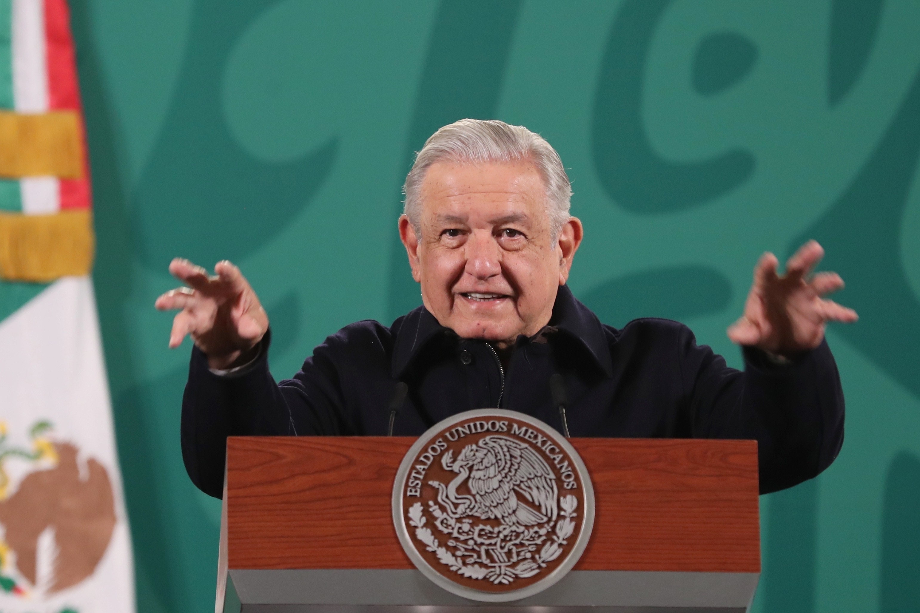 Durante la visita del presidente Andrés Manuel López Obrador a Tapachula, Chiapas, los migrantes protestaron crucificándose, encadenándose y cosiéndose los labios para exigir sus documentos. (Foto: EFE/ Sáshenka Gutiérrez/ Archivo)
