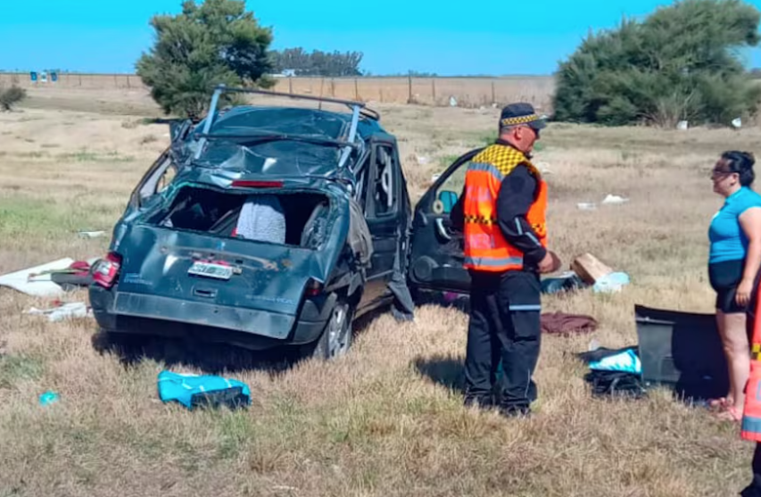 Vuelco fatal en la autopista C&oacute;rdoba-Rosario: un conductor muri&oacute; y dos mujeres resultaron heridas