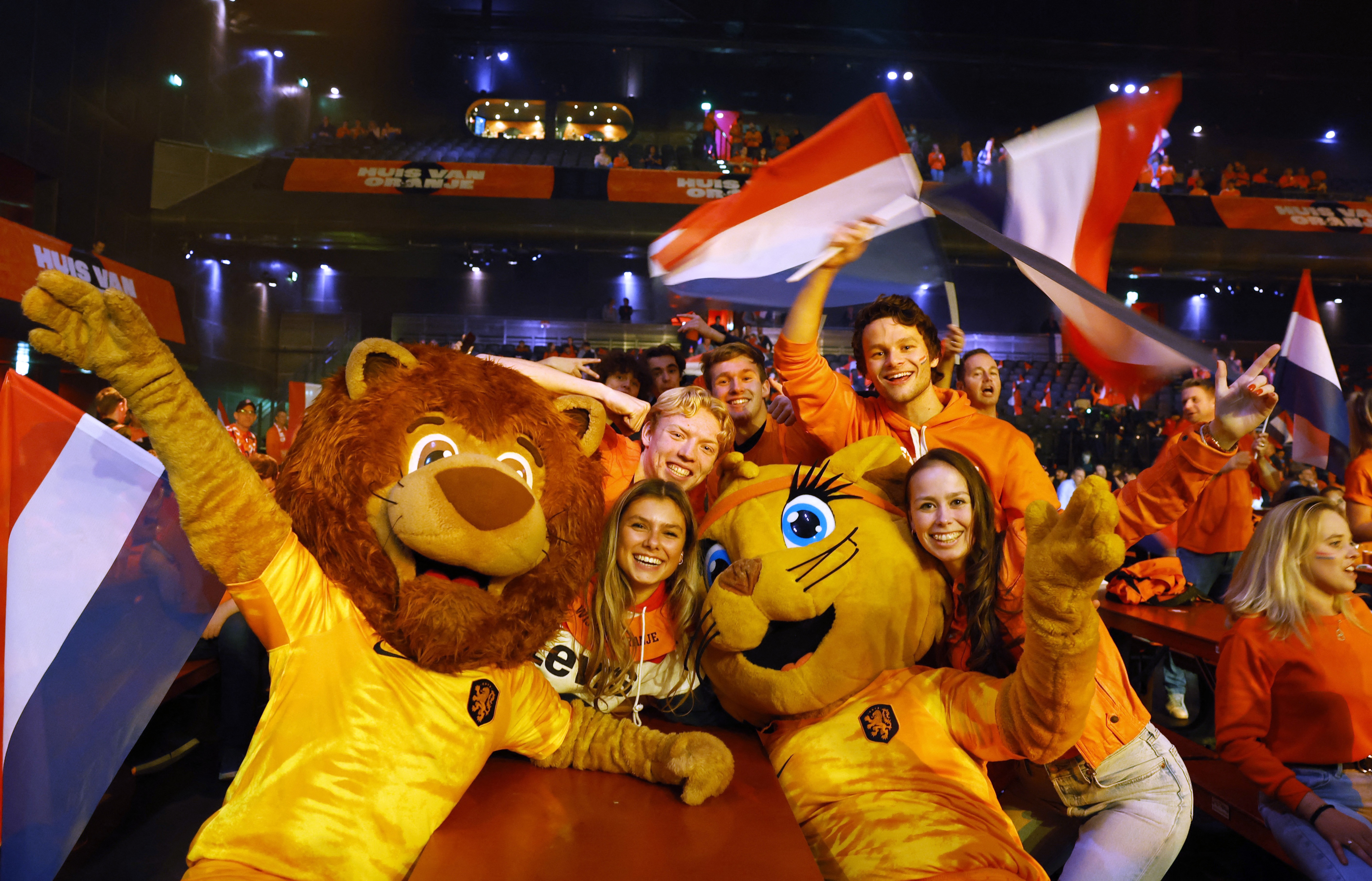 Los fanáticos de la Orange. Foto: REUTERS/Piroschka Van De Wouw