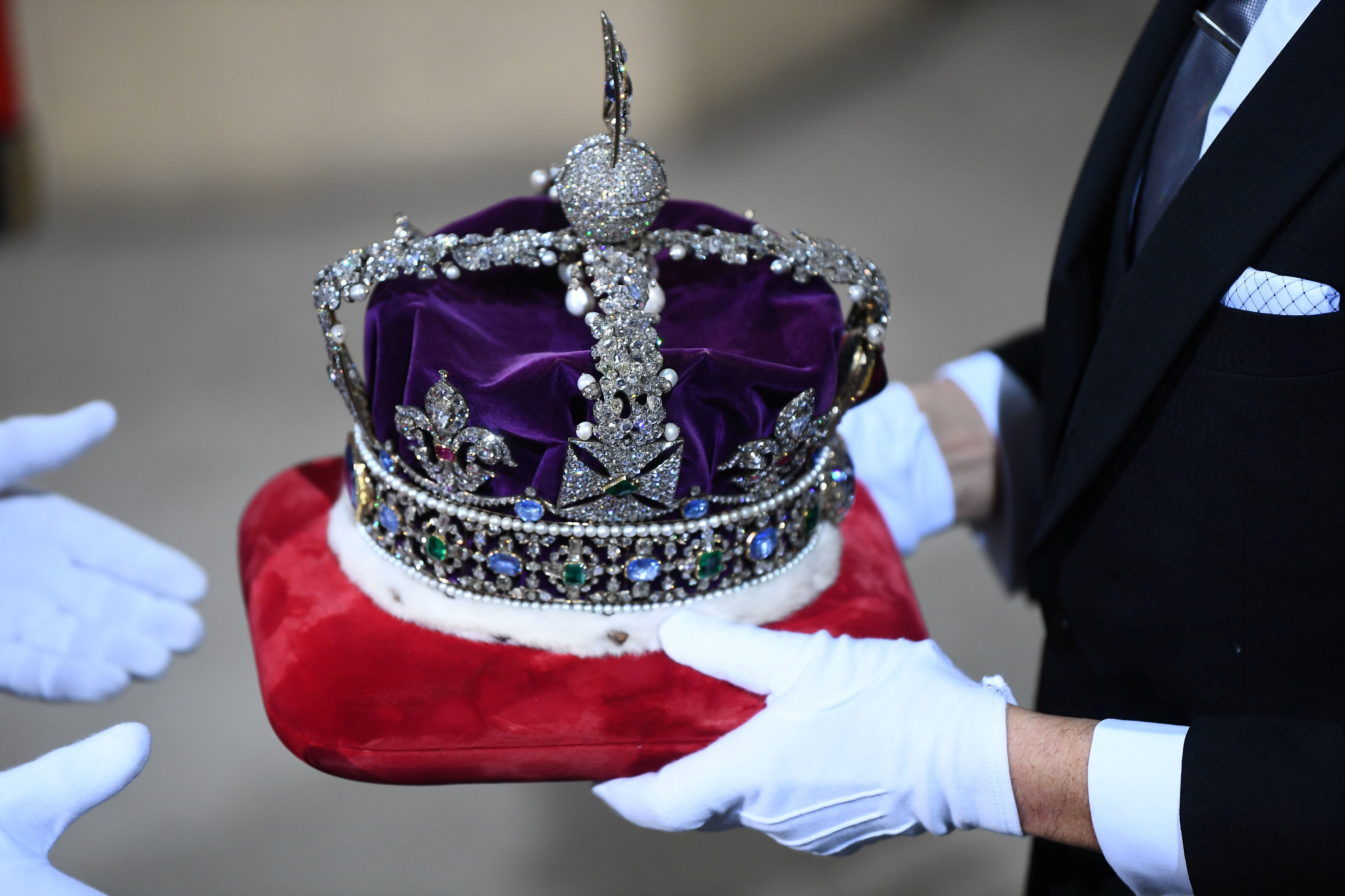 En una serie de documentos obtenidos el año pasado, el plan de seguridad se describía en su totalidad, detallando todo, desde cómo se compartirá al público la noticia de la muerte del monarca hasta cuándo ascenderá al trono el Príncipe Carlos (REUTERS)