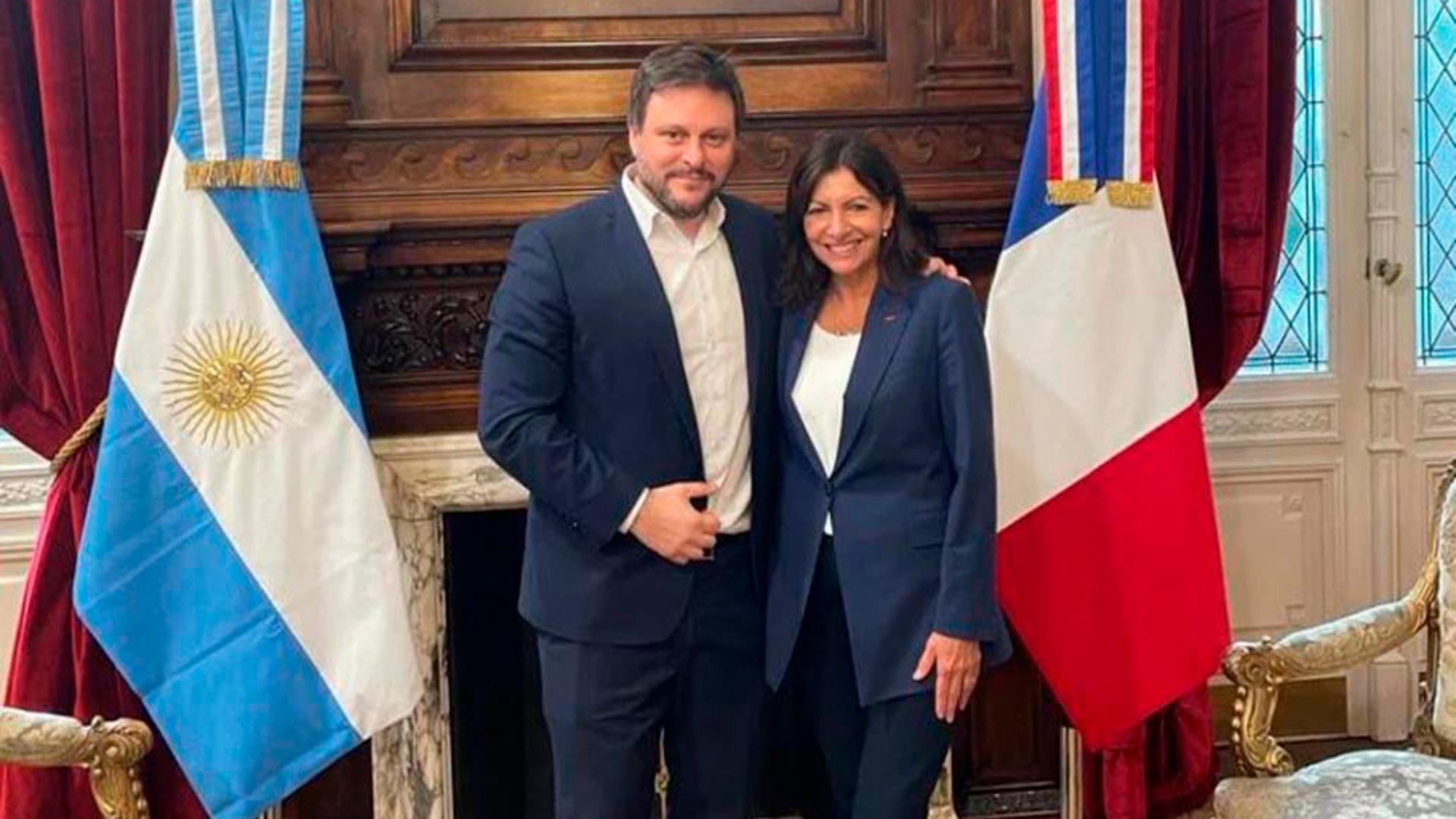 Leandro Santoro junto a la alcaldesa de París, Ana Hidalgo cuando estuvo en Buenos Aires en octubre de 2022. Ahora volverán a encontrarse. FOTO: Instagram.