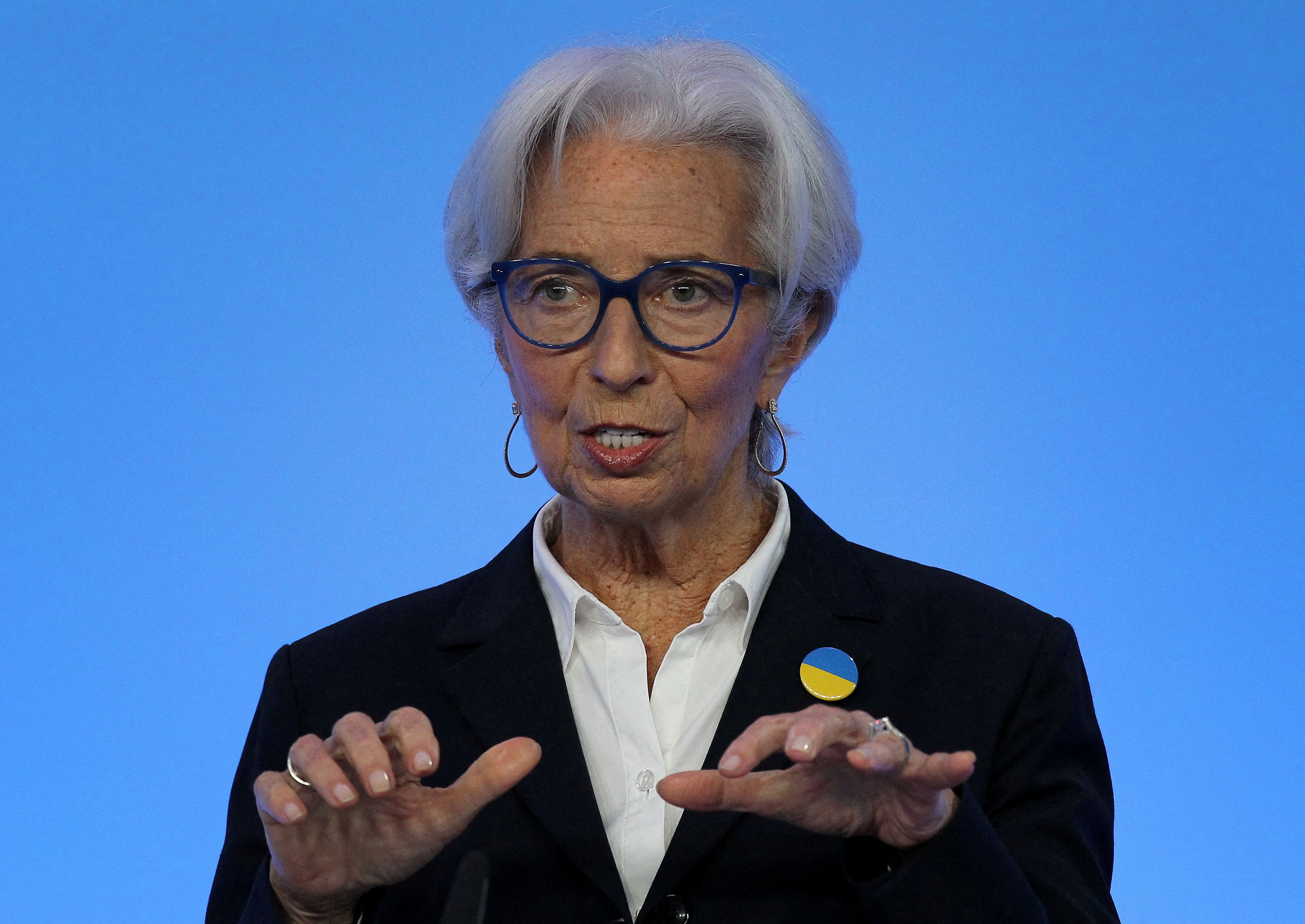 Toda Europa se enfrenta a la incertidumbre económica debido a la guerra en Ucrania, según Christine Lagarde, presidenta del Banco Central Europeo.