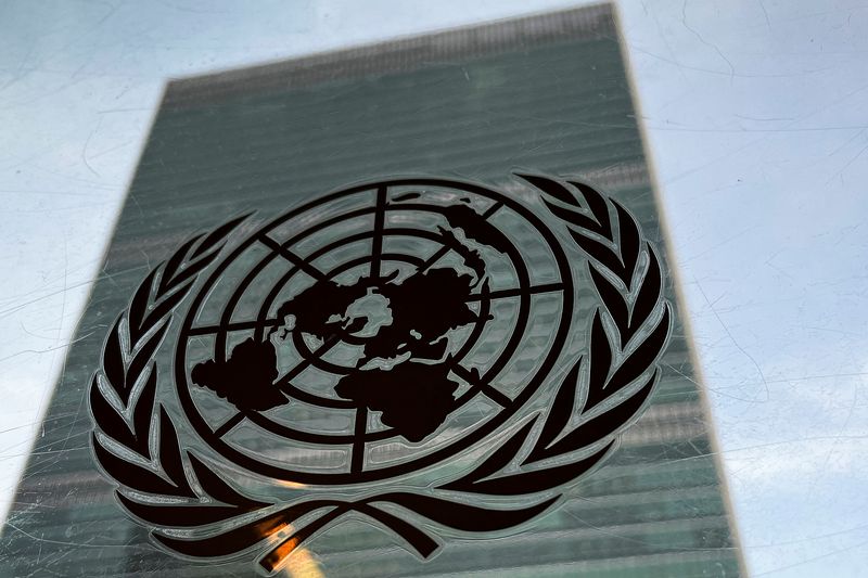 FOTO DE ARCHIVO: El edificio de la sede de las Naciones Unidas con un logotipo de la ONU en el barrio de Manhattan de la ciudad de Nueva York, Nueva York, Estados Unidos, 1 de marzo de 2022.  REUTERS/Carlo Allegri