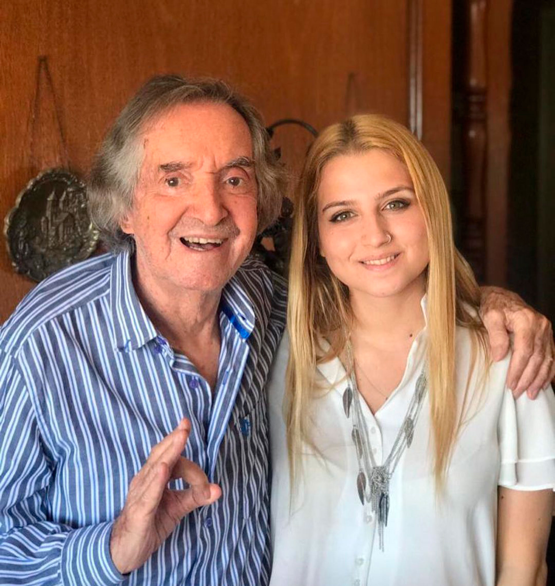 Carlitos Balá y su nieta Laura Gelfi