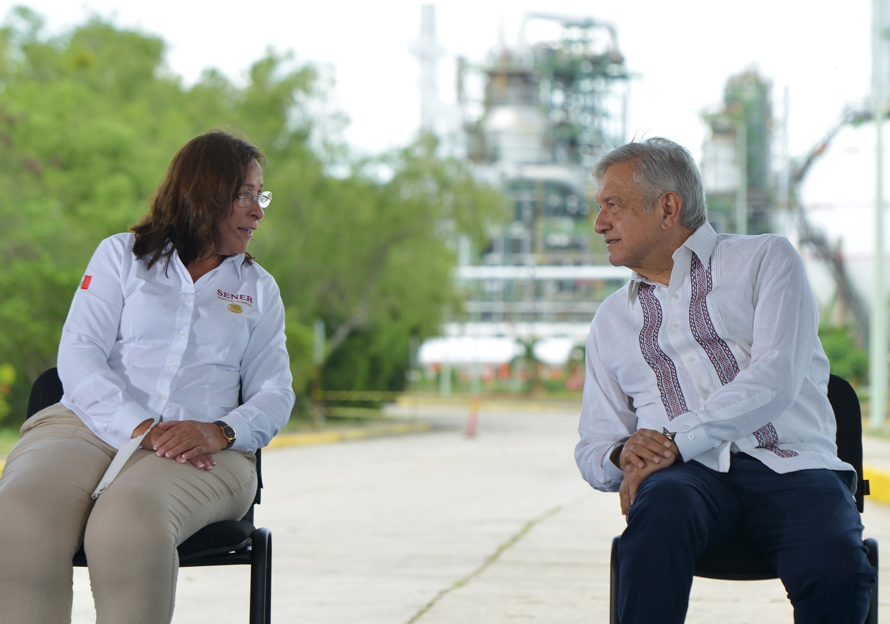 Rocío Nahle, secretaria de Energía, y AMLO, recibieron el revés más importante hasta ahora de sus políticas energéticas (Foto: Cortesía Presidencia)