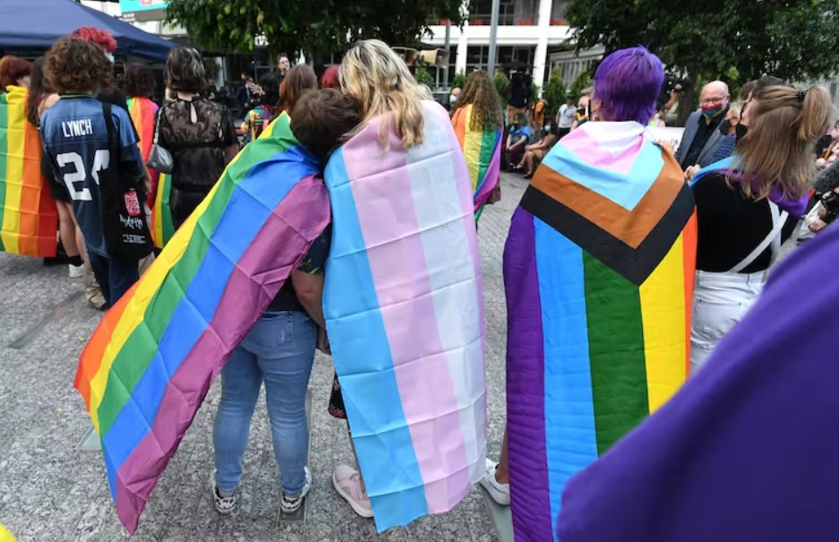 Protesta LGBT+ contra Citipointe Christian College en Brisbane. Darren Inglaterra/AAP