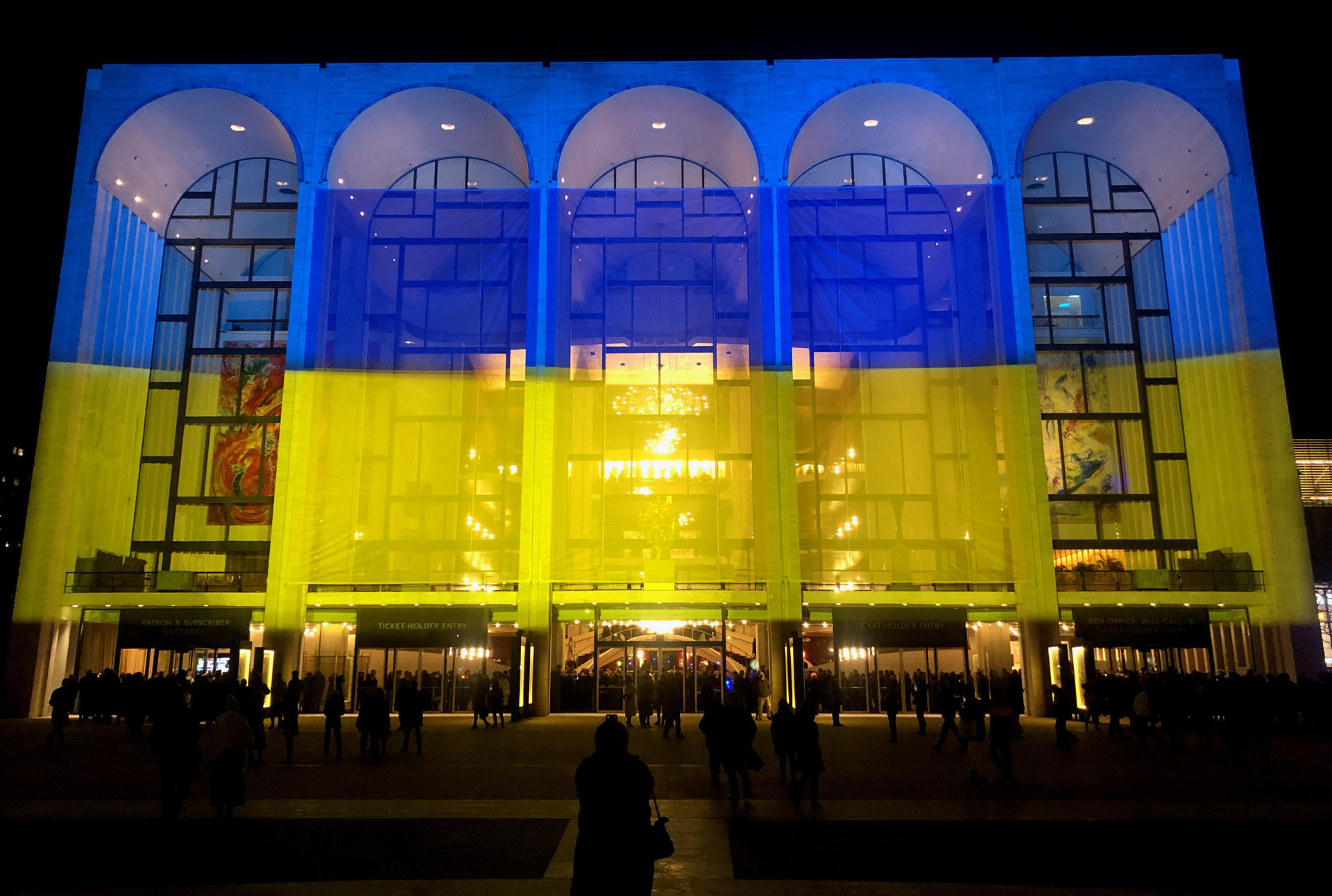 A sala llena, el MET Ópera de Nueva York homenajeó a Ucrania