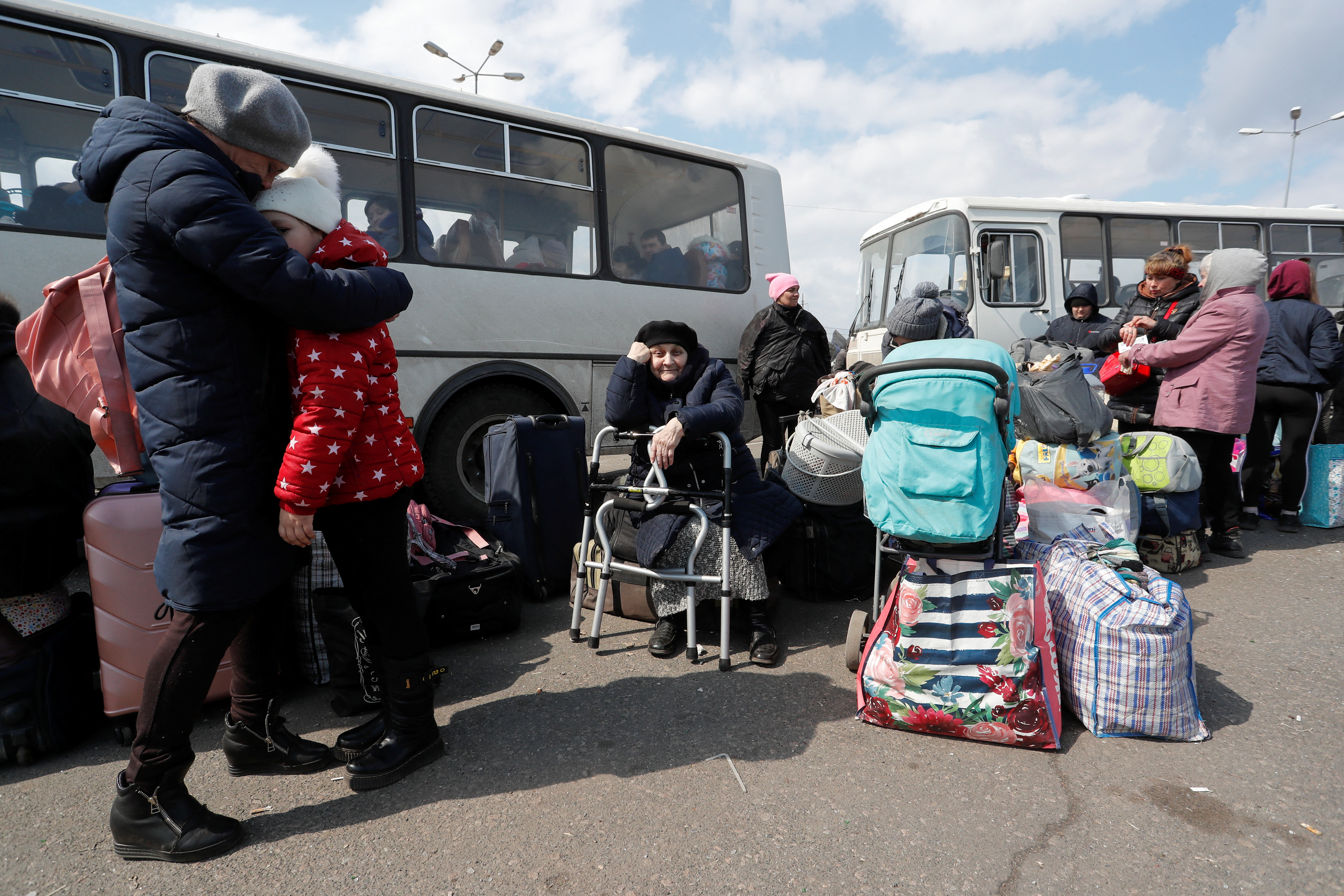 Se estima que dentro de Mariúpol aún habría más de 100.000 ciudadanos “al borde de la catástrofe humanitaria”.  REUTERS/Alexander Ermochenko