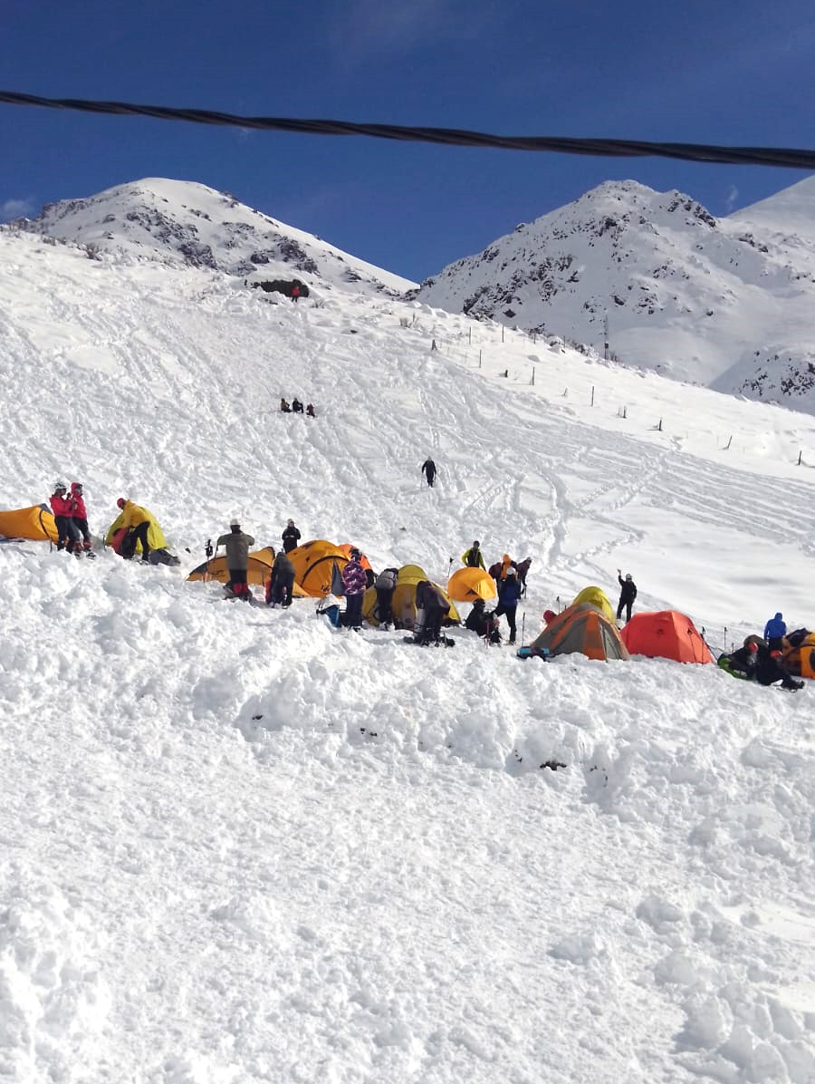 Rescataron a un grupo de monta&ntilde;istas que hab&iacute;an quedado varados por la nieve: c&oacute;mo fue el operativo