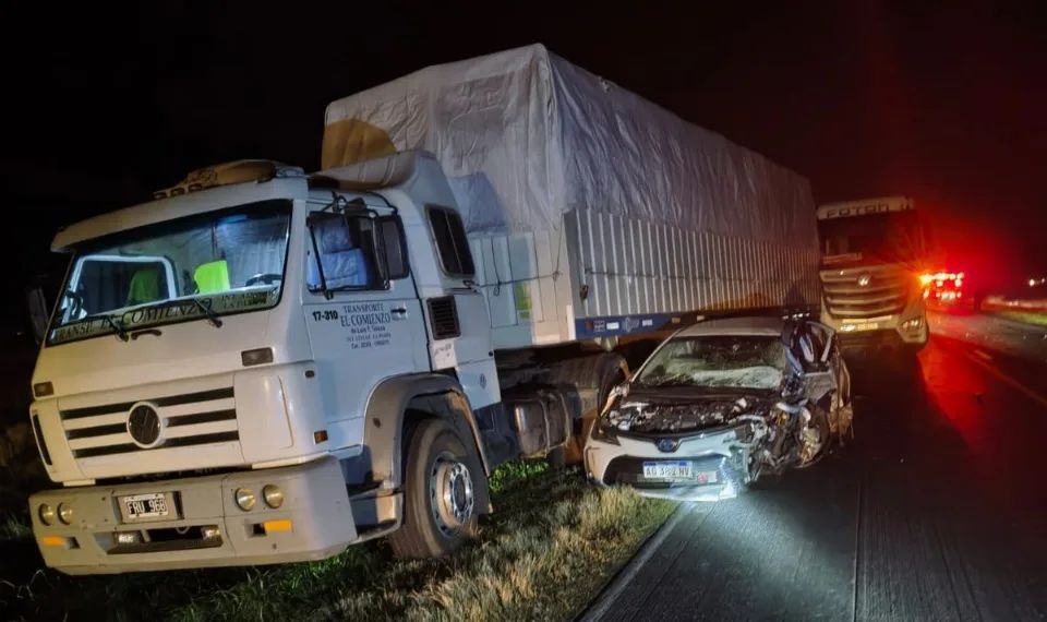Triple choque en la ruta 188: muri&oacute; una mujer y otras diez personas resultaron heridas