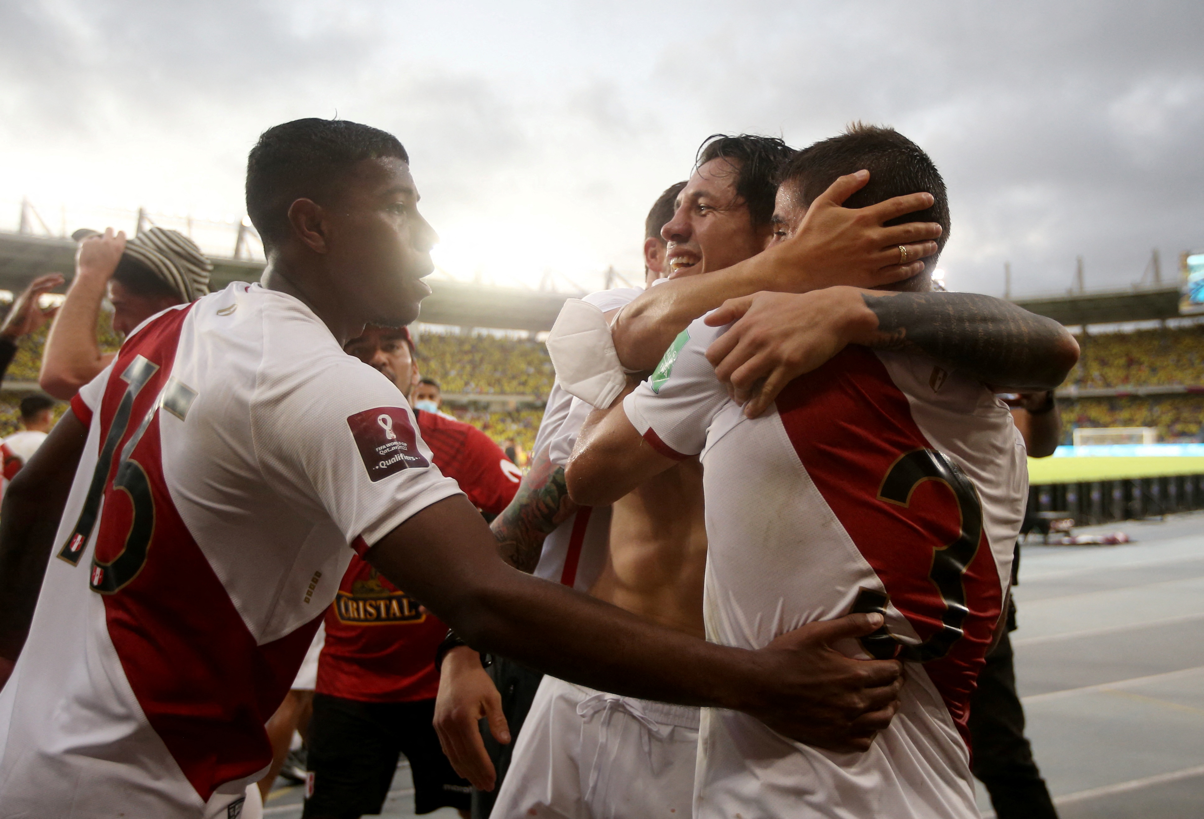 Soccer Football - World Cup - South American Qualifiers - Colombia v Peru - Estadio Metropolitano Roberto Melendez, Barranquilla, Colombia - January 28, 2022 Peru players celebrate after the match REUTERS/Luisa Gonzalez