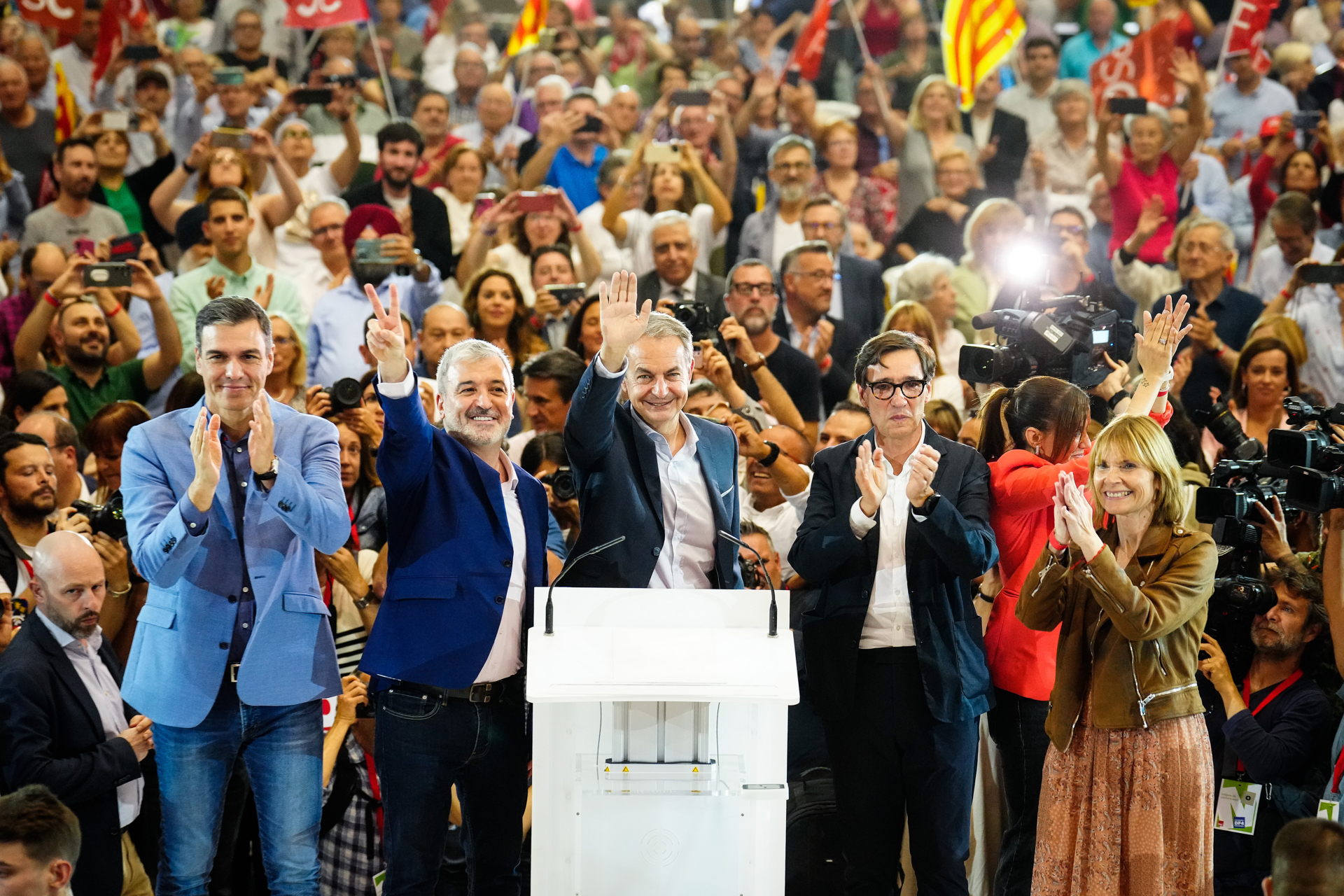 Pedro Sánchez cierra la campaña en Barcelona con un akelarre por la “pacificación” de Cataluña y la defensa de la política “útil”