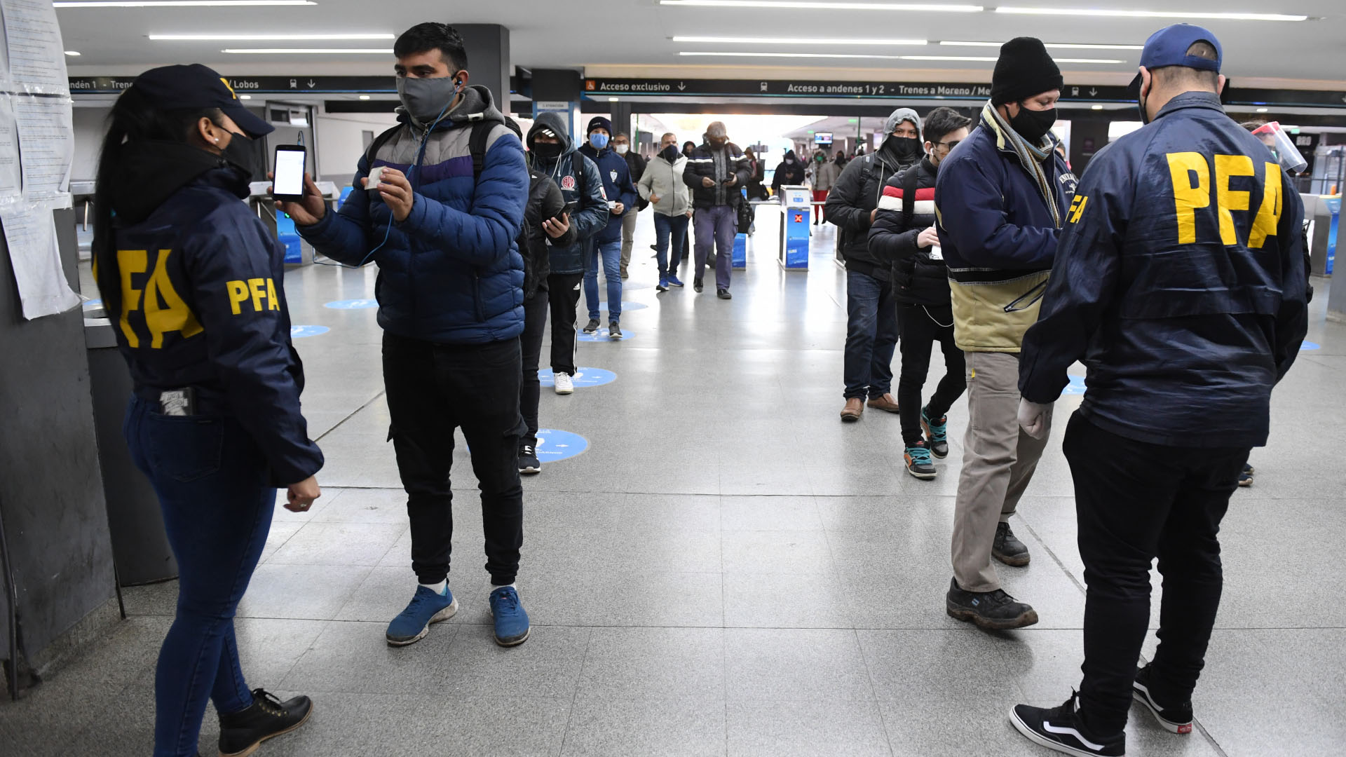 Desde el 20 de marzo, cuando se decretó el aislamiento obligatorio, se detuvieron 2.166 personas y otras 32.524 fueron demoradas, notificadas o trasladadas al domicilio por violar la cuarentena.