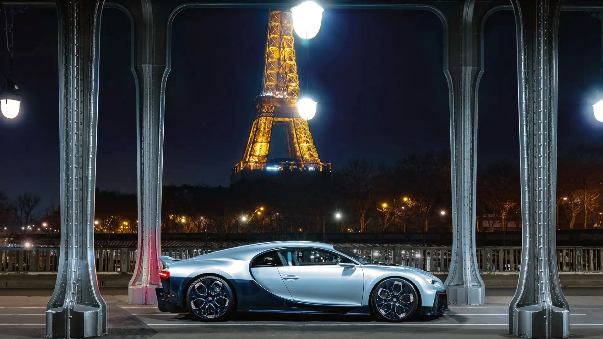 The elegance of the Chiron Profilée with the Paris frame for the event in which more than 10 million dollars were paid for the purchase