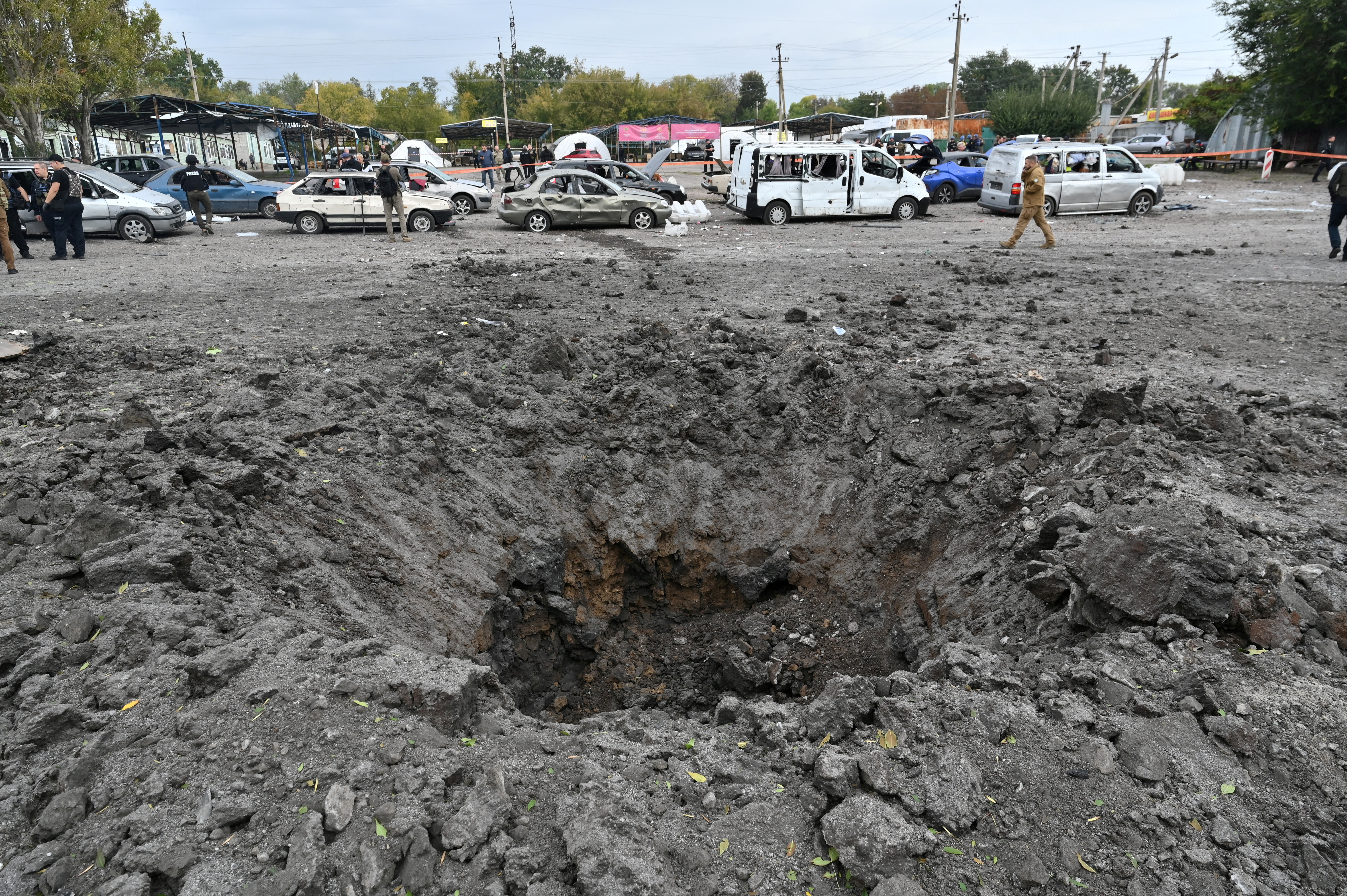Un cráter dejado por un misil ruso en Zaporizhzhia, Ucrania (REUTERS/Stringer/Archivo)