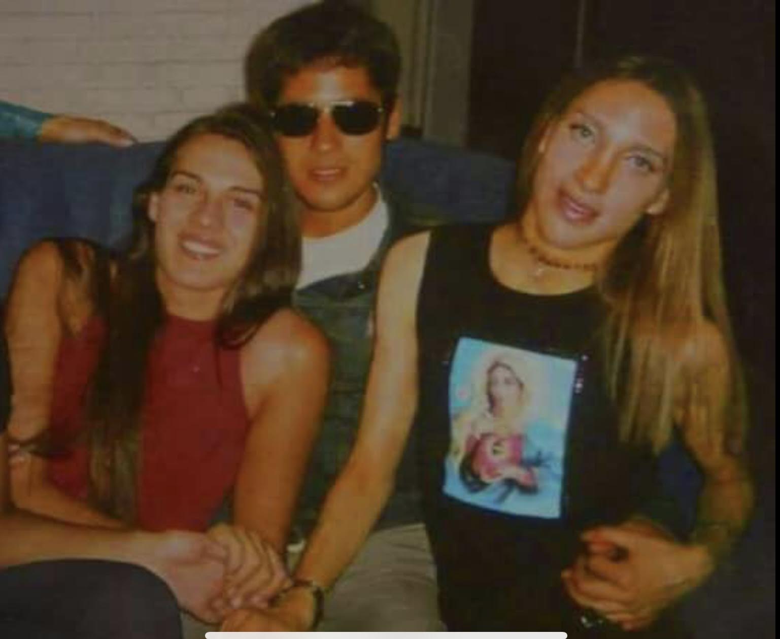 Mariana Genedio Peña, de por entonces 19 años, junto a sus amigos, Fernando y Marian