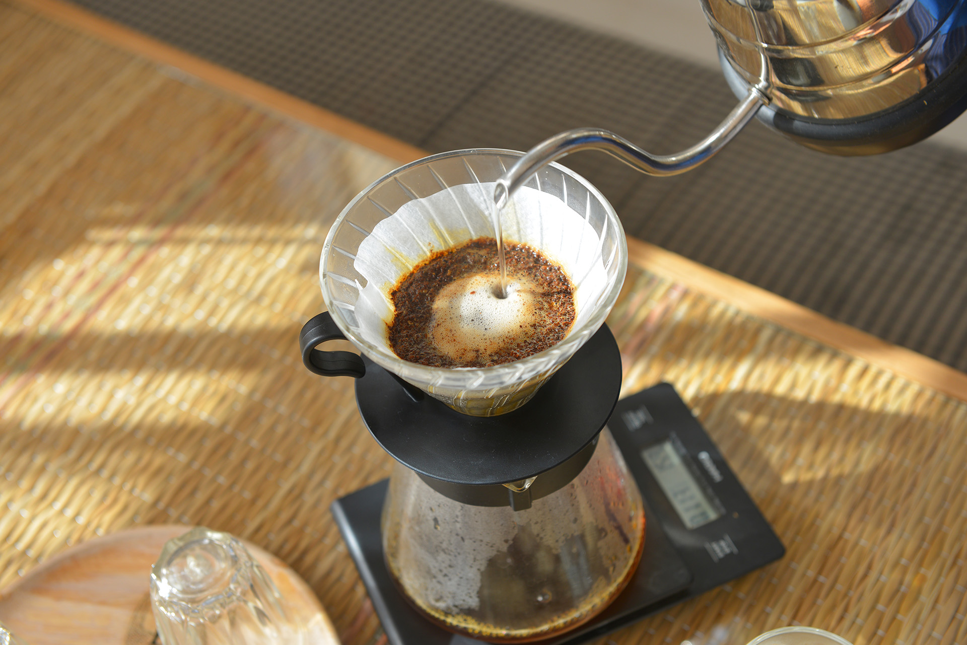 Luego del auge de espressos y flat whites, hoy se impone el viejo y querido café de filtro (Shutterstock)