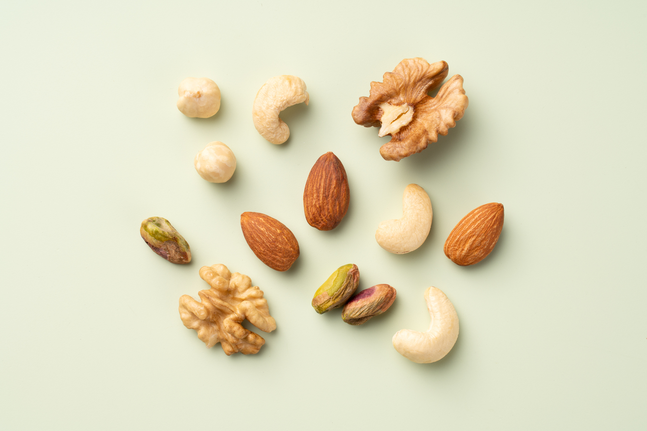 Los beneficios de los frutos secos son cada día más, cuando son snacks permiten generar una sensación de saciedad, gracias a su gran aporte de grasas saludables (Getty Images)
