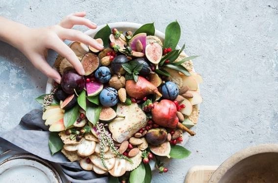 Seguire una dieta ricca di proteine, frutta e verdura può aiutarti a essere più sano (ALTRIENT)
