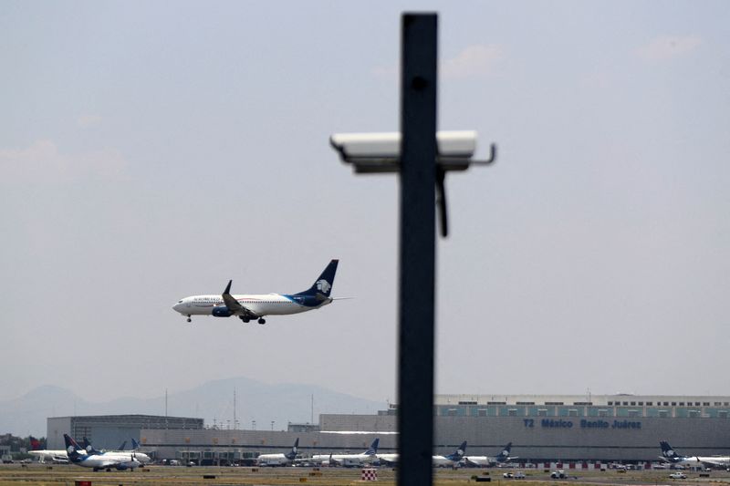 Aeroméxico aceptó trasladar parte de sus operaciones al nuevo AIFA, sin embargo, impugnó las medidas para recortar vuelos en el AICM (Foto: REUTERS/Edgard Garrido)