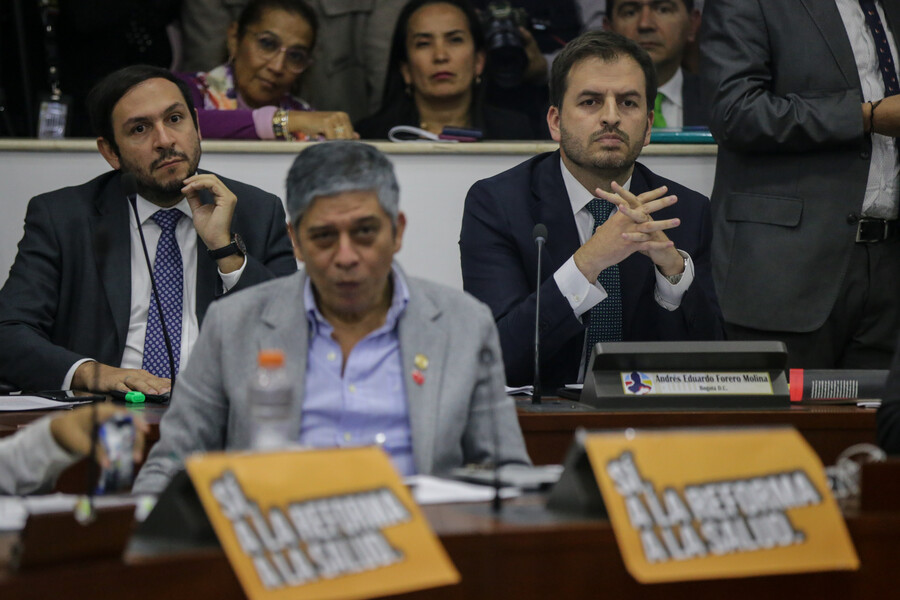 Representante Andrés Forero presentó la proposición de suspensión de la sesión del primer debate de la reforma a la salud (Colprensa-Mariano Vimos)