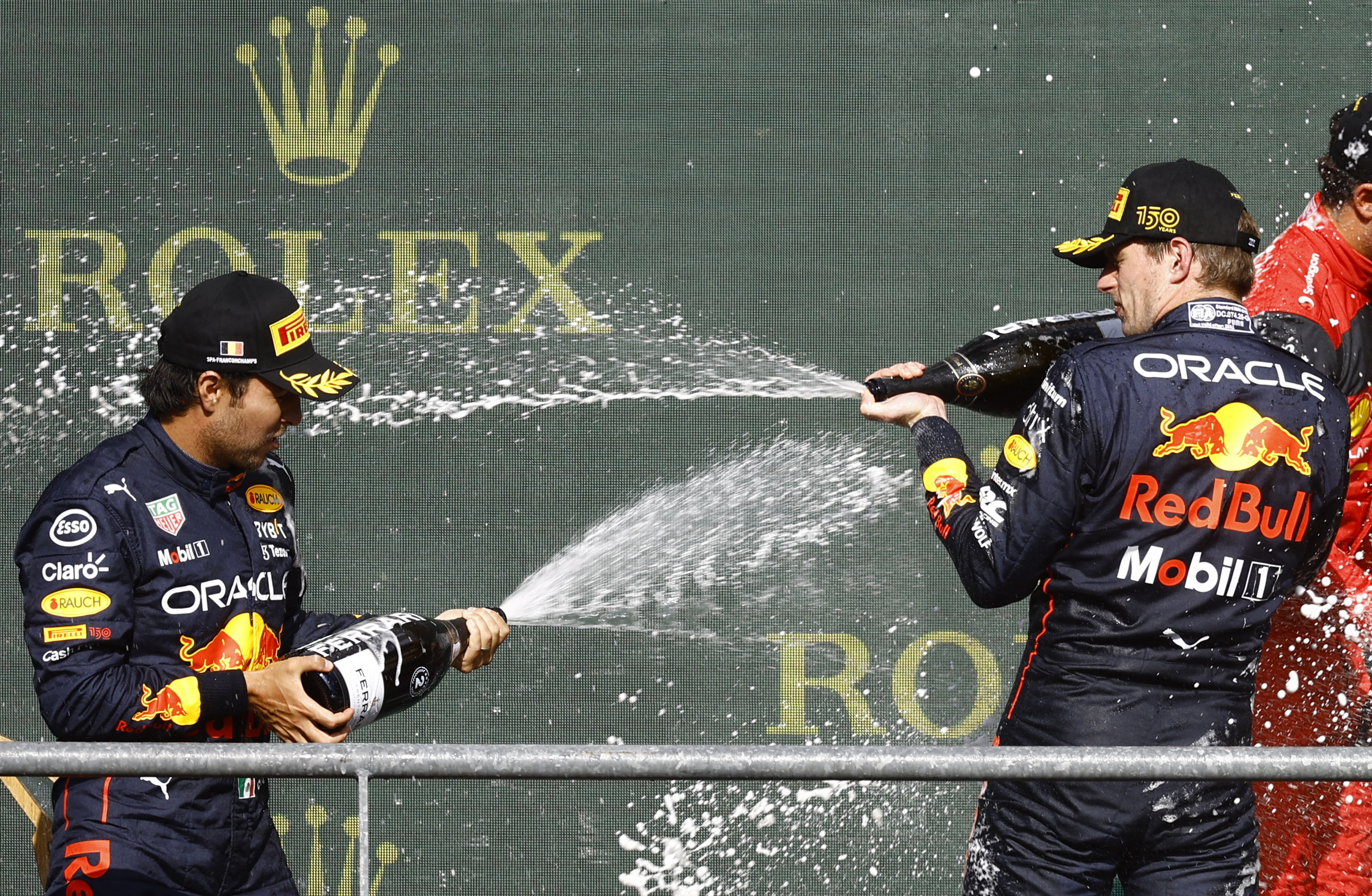 Sergio Pérez obtuvo el segundo puesto en el Gran Premio de Bélgica 2022, su compañero Max Verstappen fue el ganador. Foto: REUTERS/Stephane Mahe