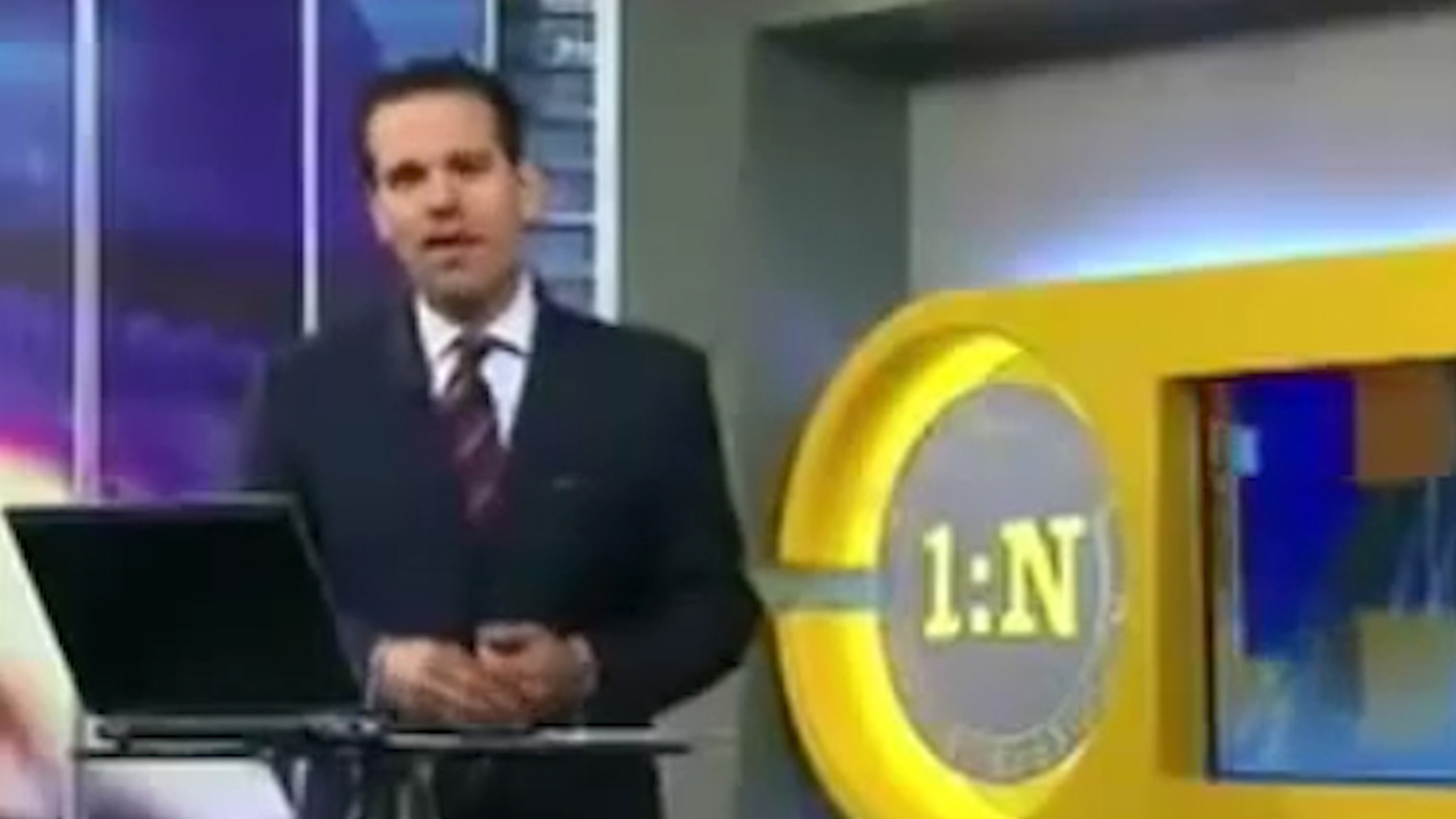 El conductor Carlos Loret de Mola transmitió el supuesto operativo en su programa Primero Noticias (1:N). (Foto: captura de pantalla)