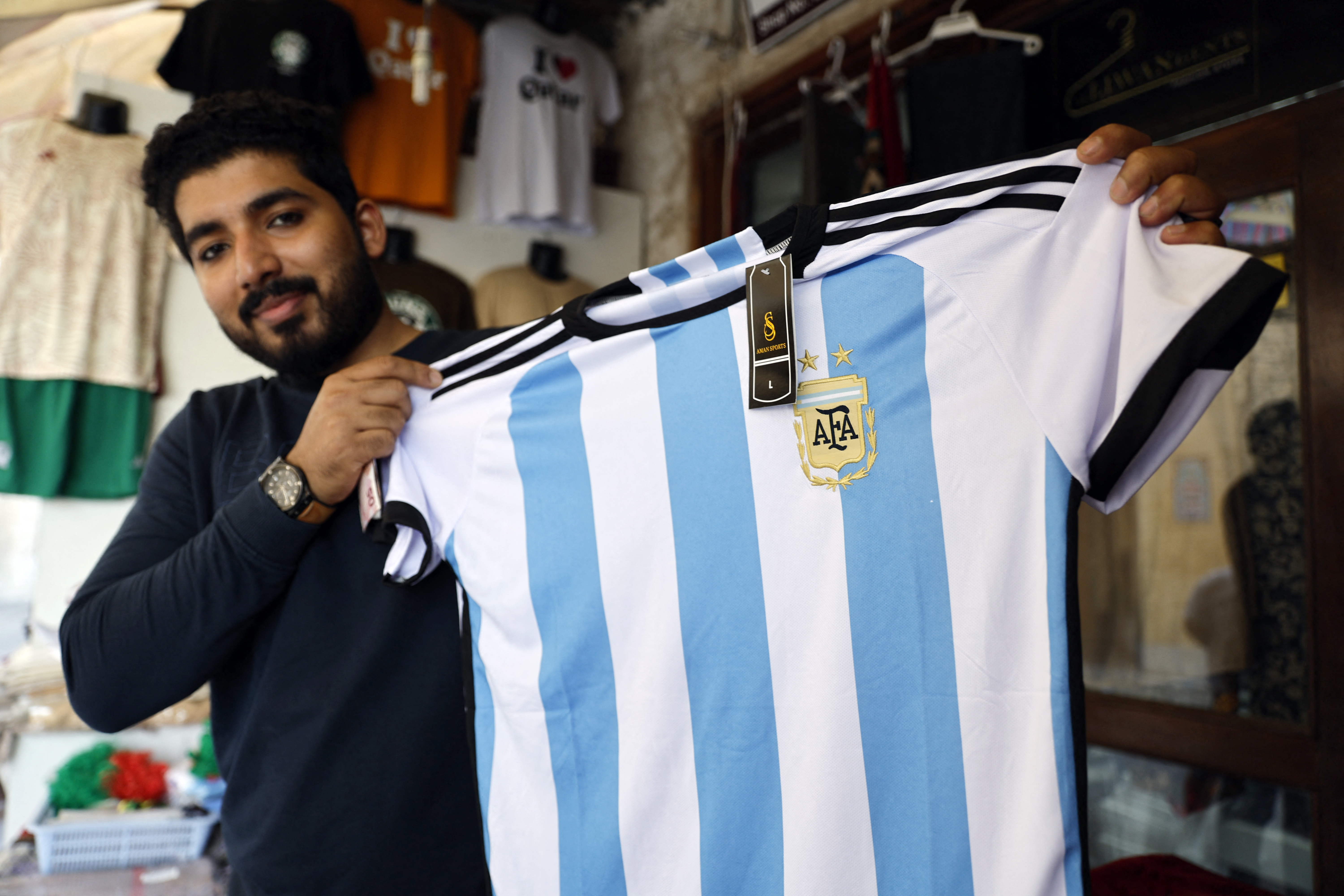 Los argentinos pueden ingresar, permanecer y transitar por Qatar sin la necesidad de una visa. (REUTERS/Suhaib Salem)