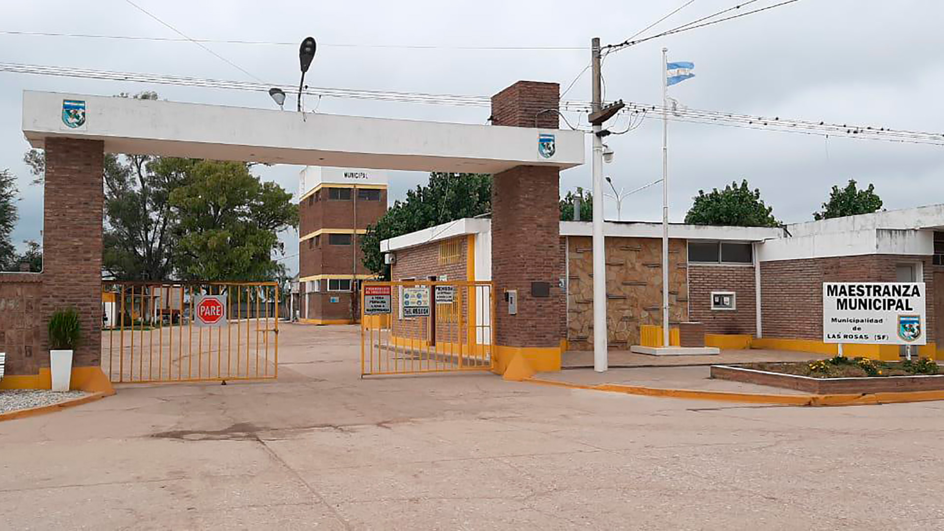 El bloqueo a la sede de maestranza de la Municipalidad de Las Rosas paralizó la obra pública y la recolección de residuos