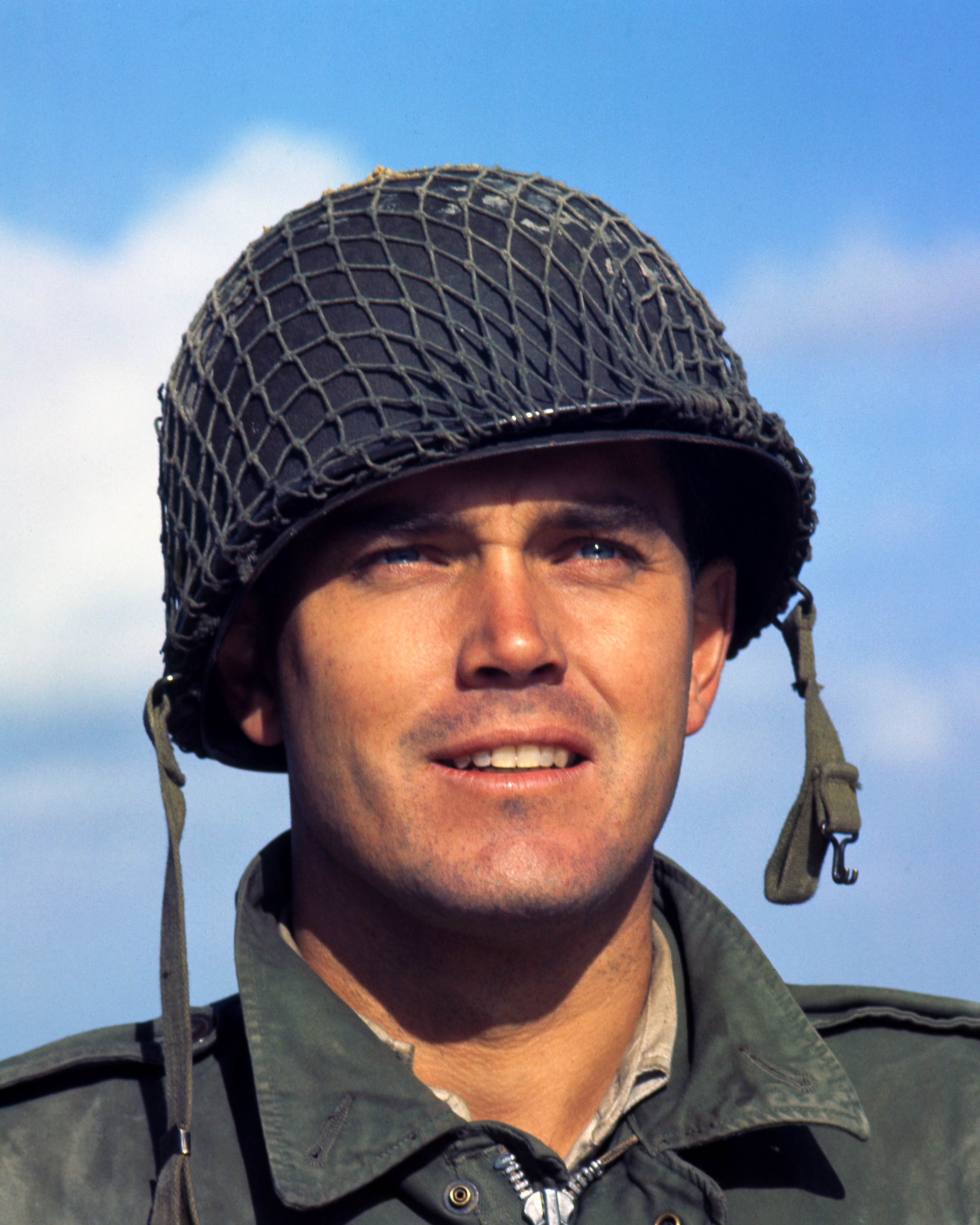 Jeffrey Hunter en la piel del sargento John H Fuller en el afiche promocional de The Longest Day (Foto: Silver Screen Collection/Getty Images)