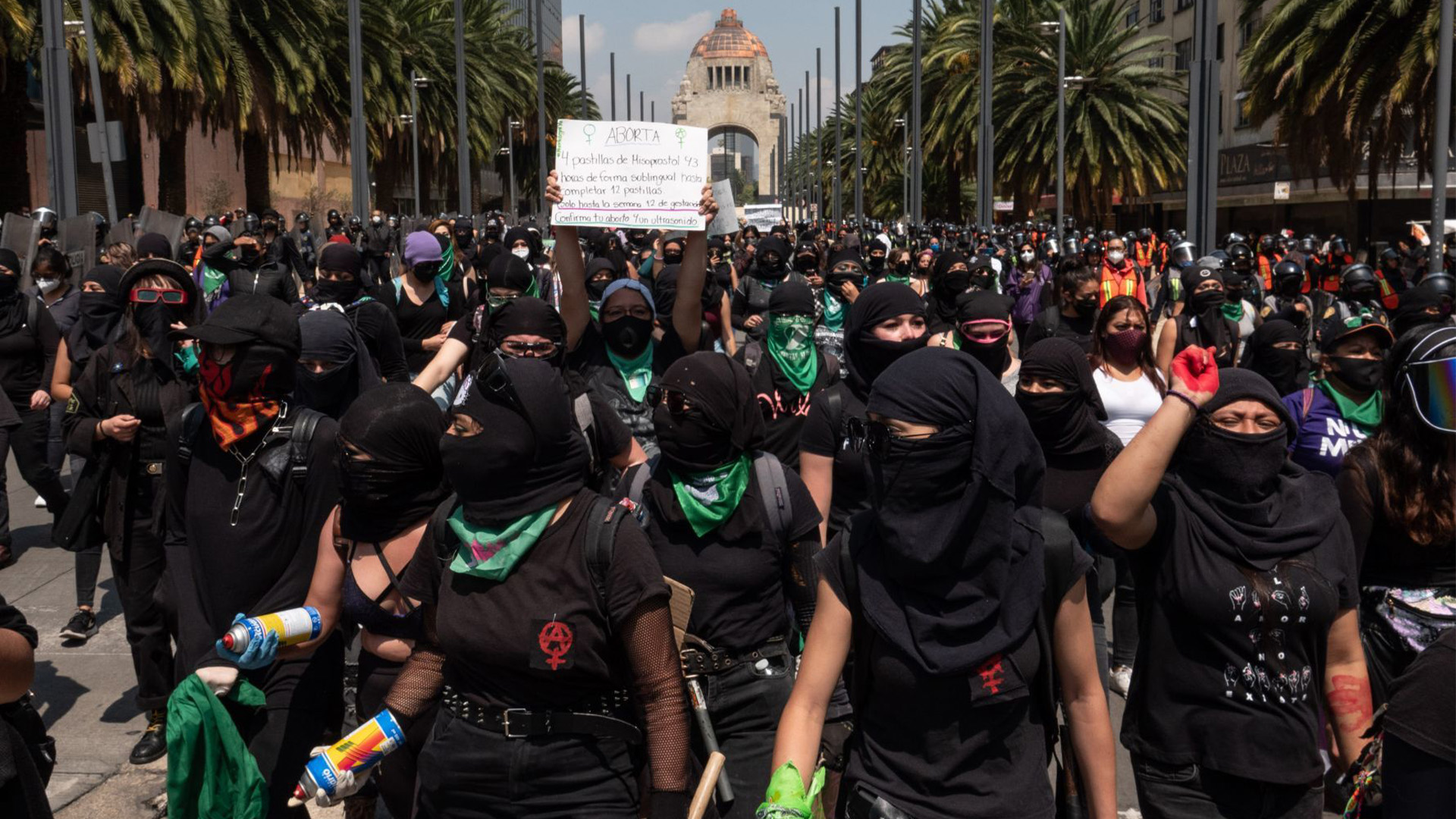 Colectivas feministas marcharon como apoyo a las mujeres de Veracruz y de los estados dónde se ha negado por mayoría de votación de legisladores el acceso al aborto legal, seguro y gratuito (Foto: Cuartoscuro)