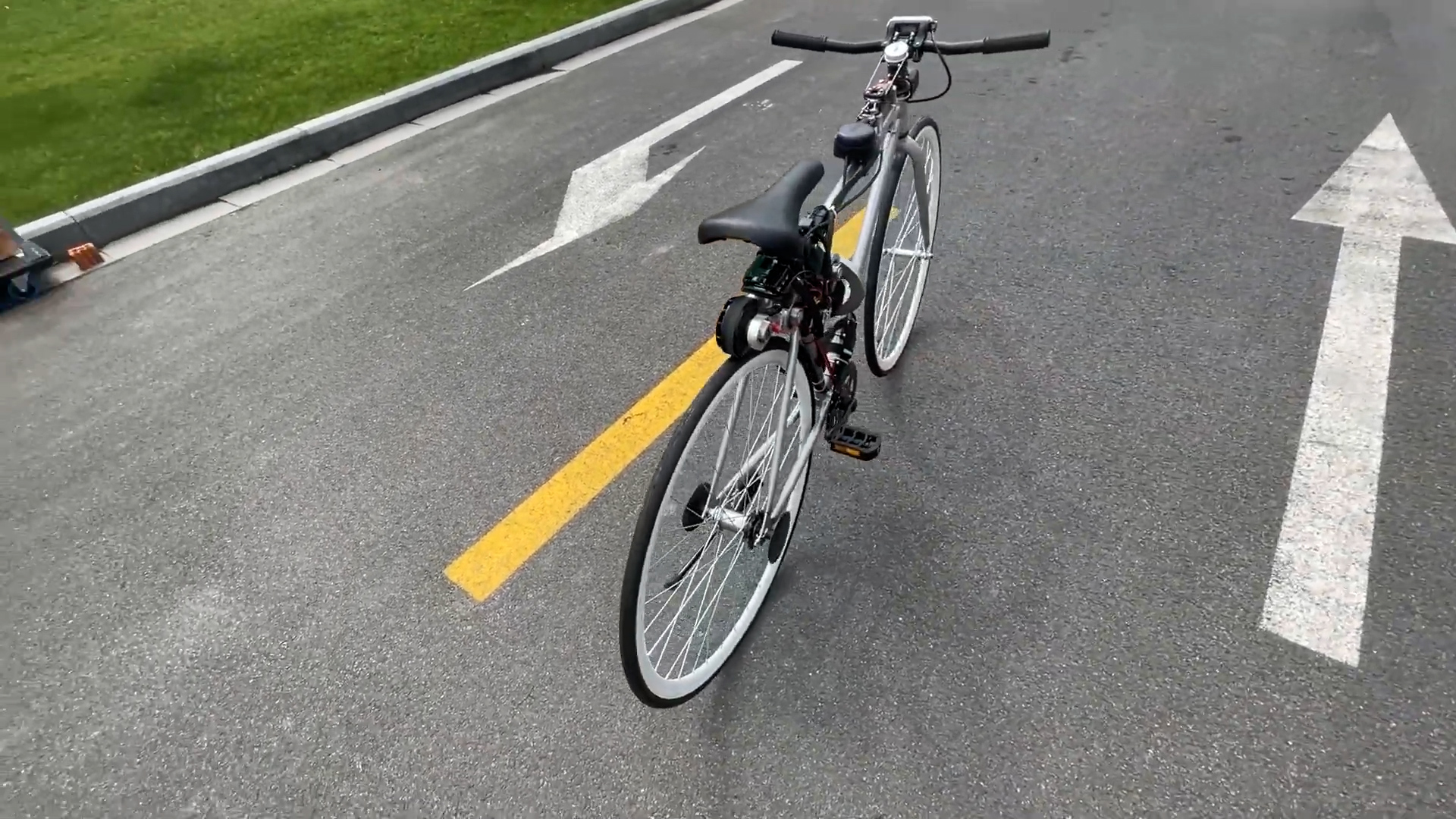 Ingeniero ucraniano ahora crea una bicicleta que se maneja pedaleando de  pie - LA NACION