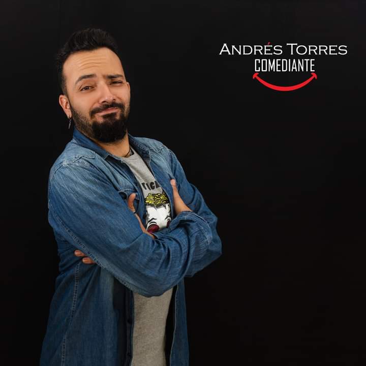 Andrés Torres comediante, imagen tomada de su fanpage de Facebook