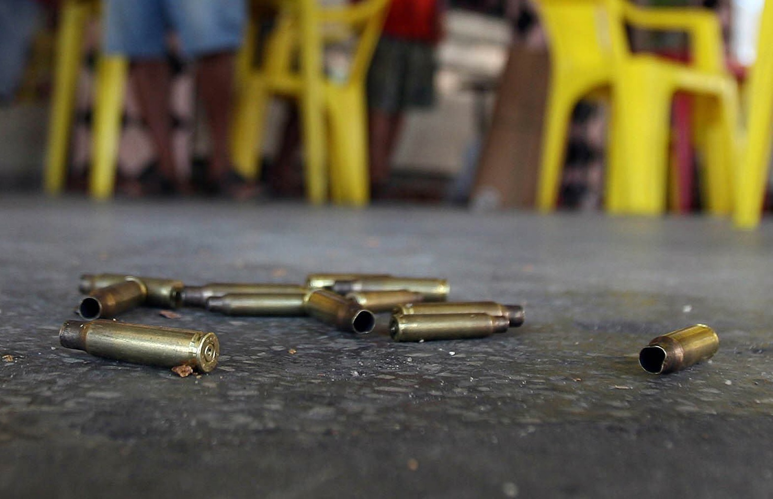 La policía encontró once armas de “alto poder bélico”, cuatro automóviles robados, explosivos y herramientas (EFE)