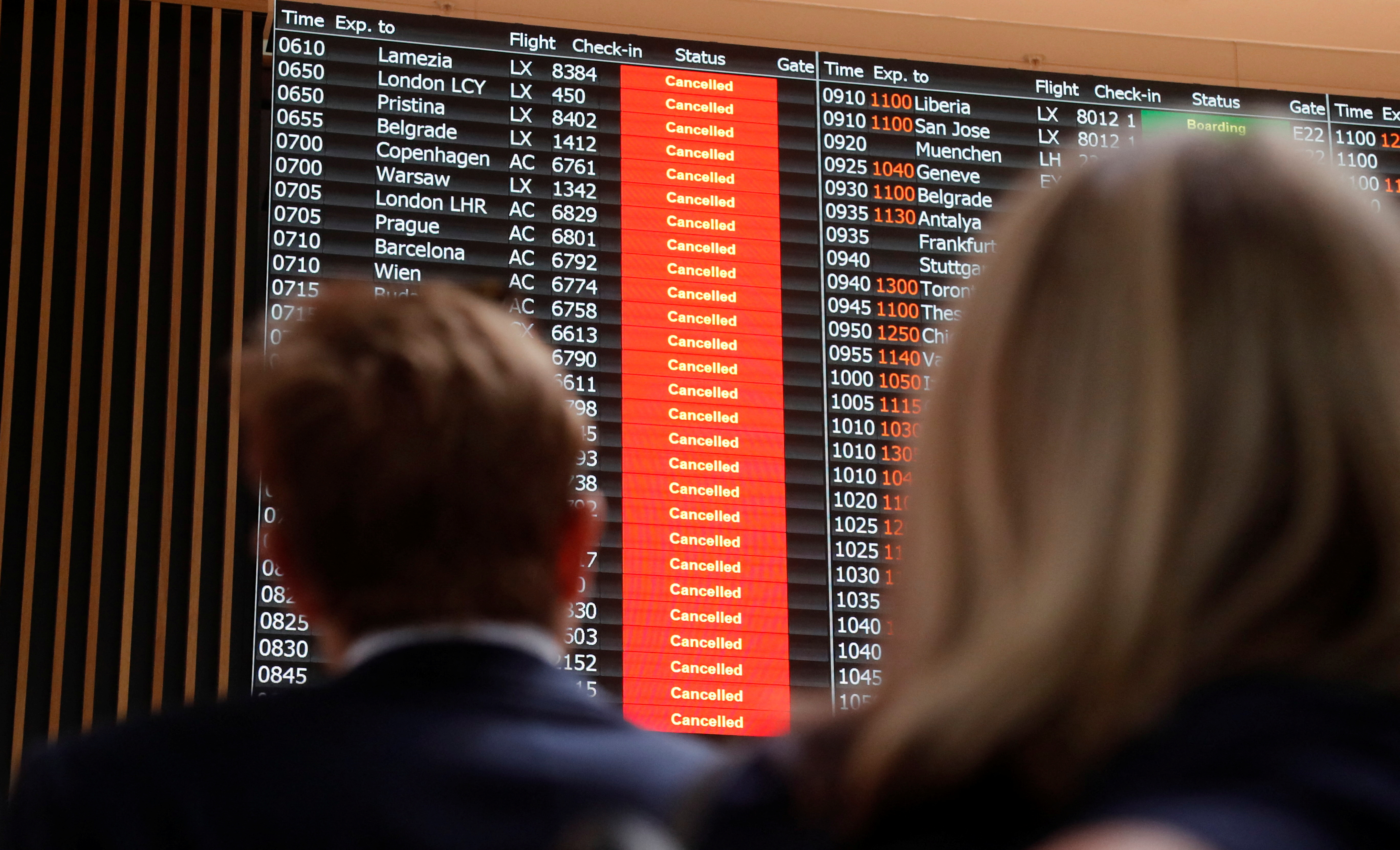 Miles de vuelos están siendo demorados y cancelados en todo el mundo. (REUTERS/Arnd Wiegmann)
