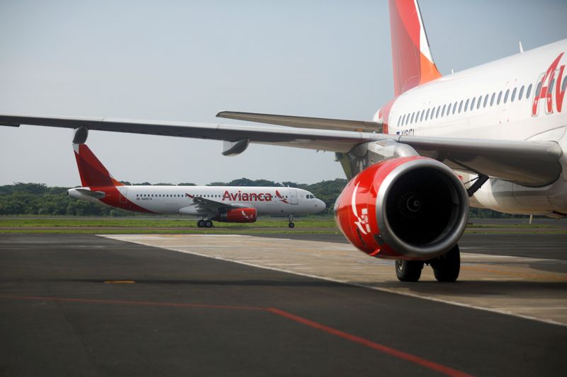 IMAGEN DE ARCHIVO. Aviones de Avianca se ven en el Aeropuerto Internacional Oscar Arnulfo Romero, en San Luis Talpa, El Salvador, Septiembre 19, 2020. REUTERS/Jose Cabezas