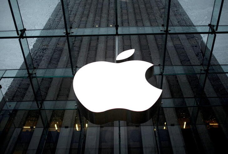 Foto de archivo ilistrativa del logo de Apple Inc. en una tienda en Nueva York 
Ene 18, 2011. REUTERS/Mike Segar/