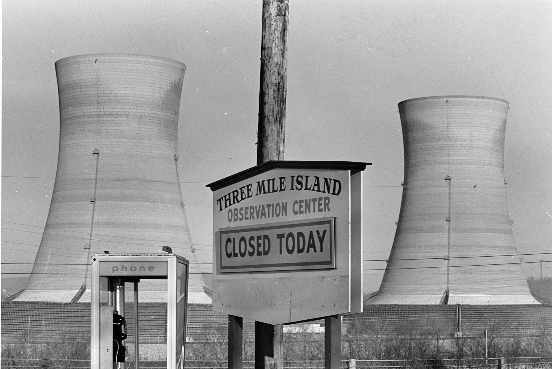 El cartel anuncia el cierre de la planta nuclear luego de la explosión del reactor (Owen Franken/Corbis via Getty Images)