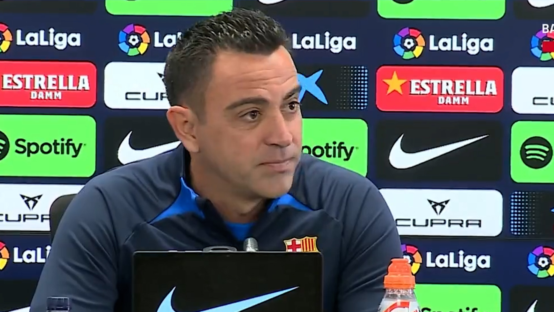 Xavi discrepa con Guardiola sobre el racismo: “Si nos quedamos como estamos, no avanzaremos”