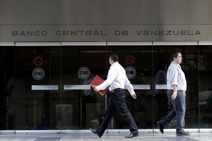 El Banco Central de Venezuela no sigue ninguna periodicidad para difundir los reportes sobre la economía del país. (FOTO: REUTERS/Marco Bello)