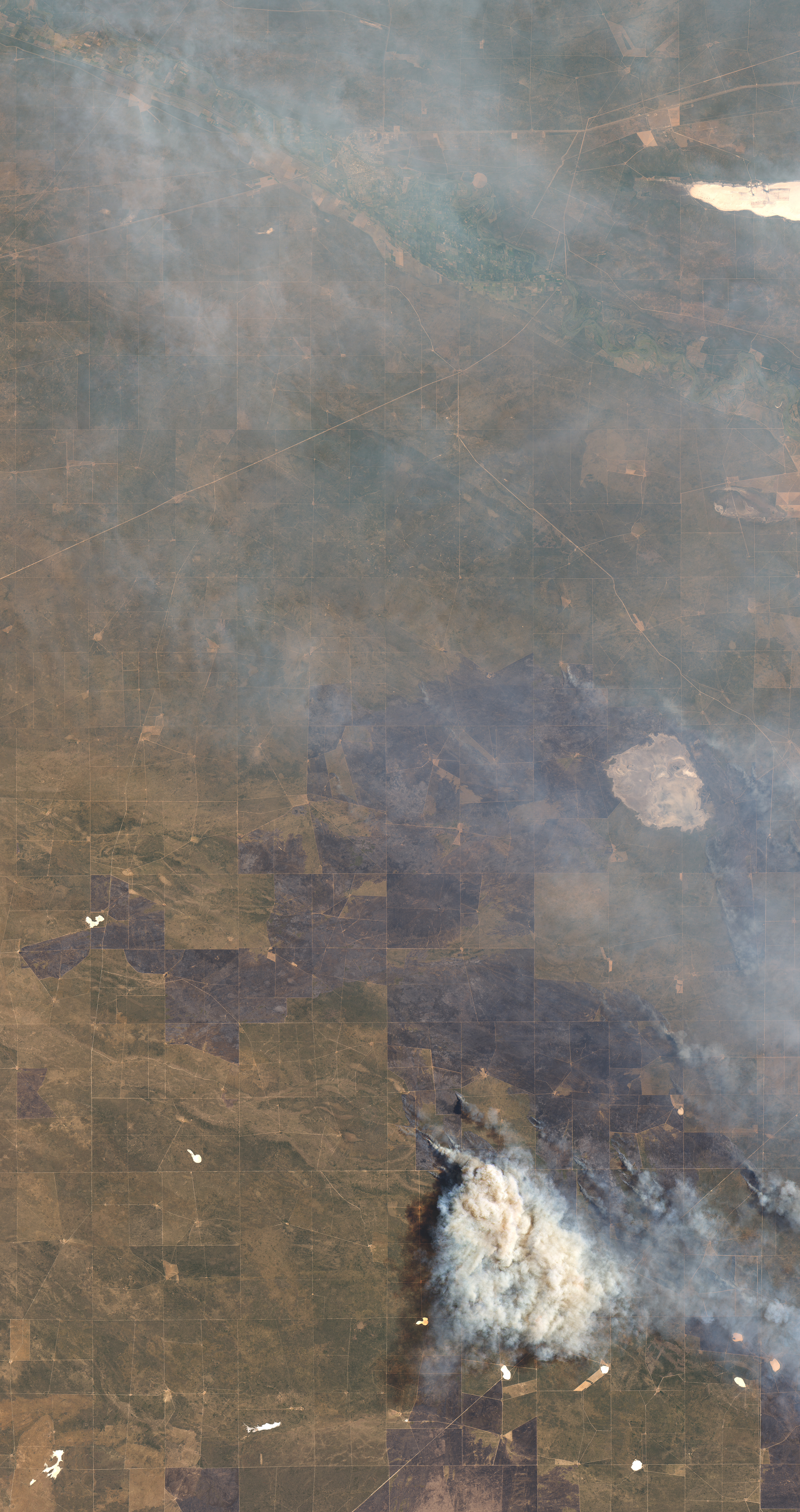 Erupción de incendios forestales en la región pampeana de Argentina