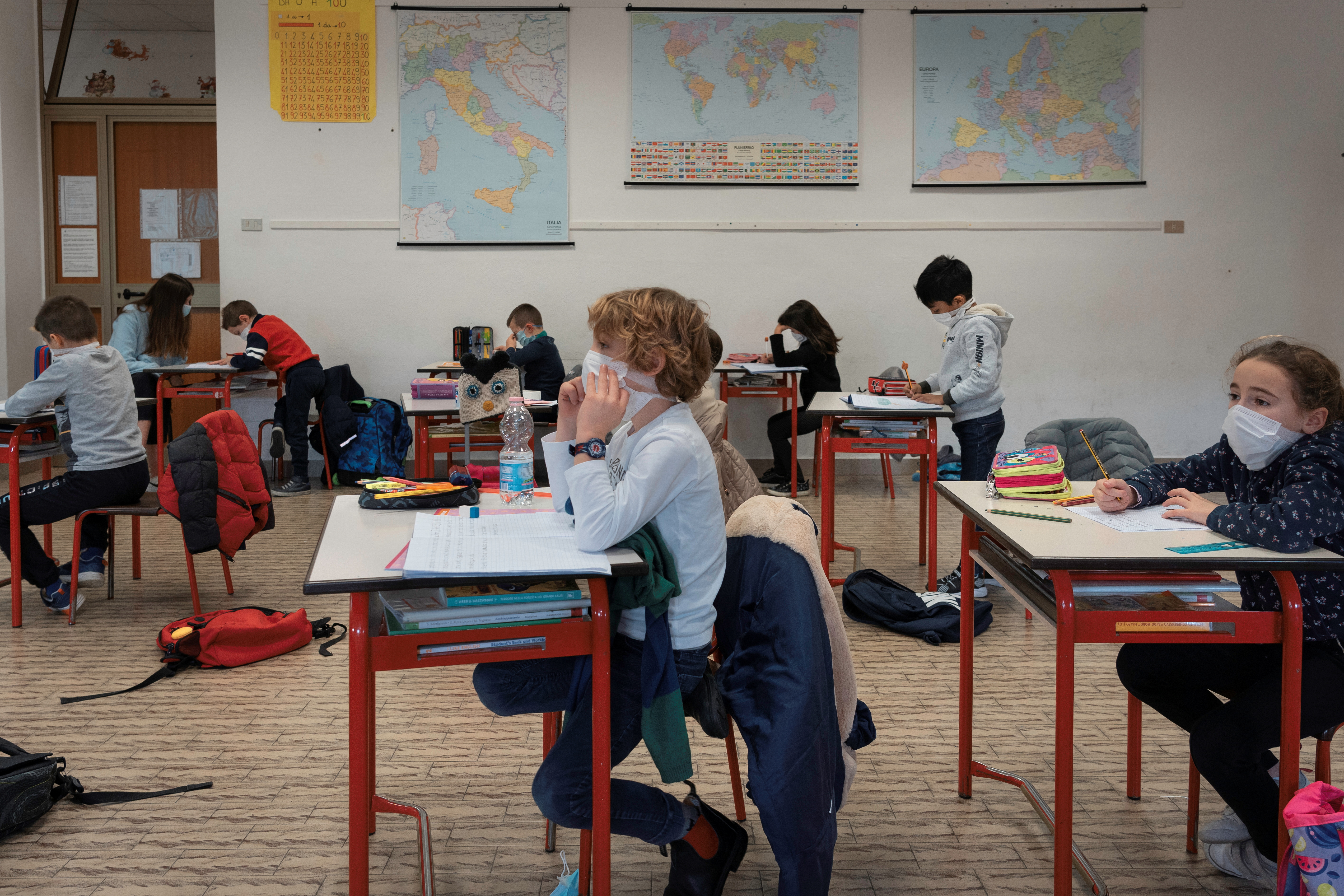 El uso de la mascarilla en las aulas sigue siendo clave para evitar contagios (Reuters)