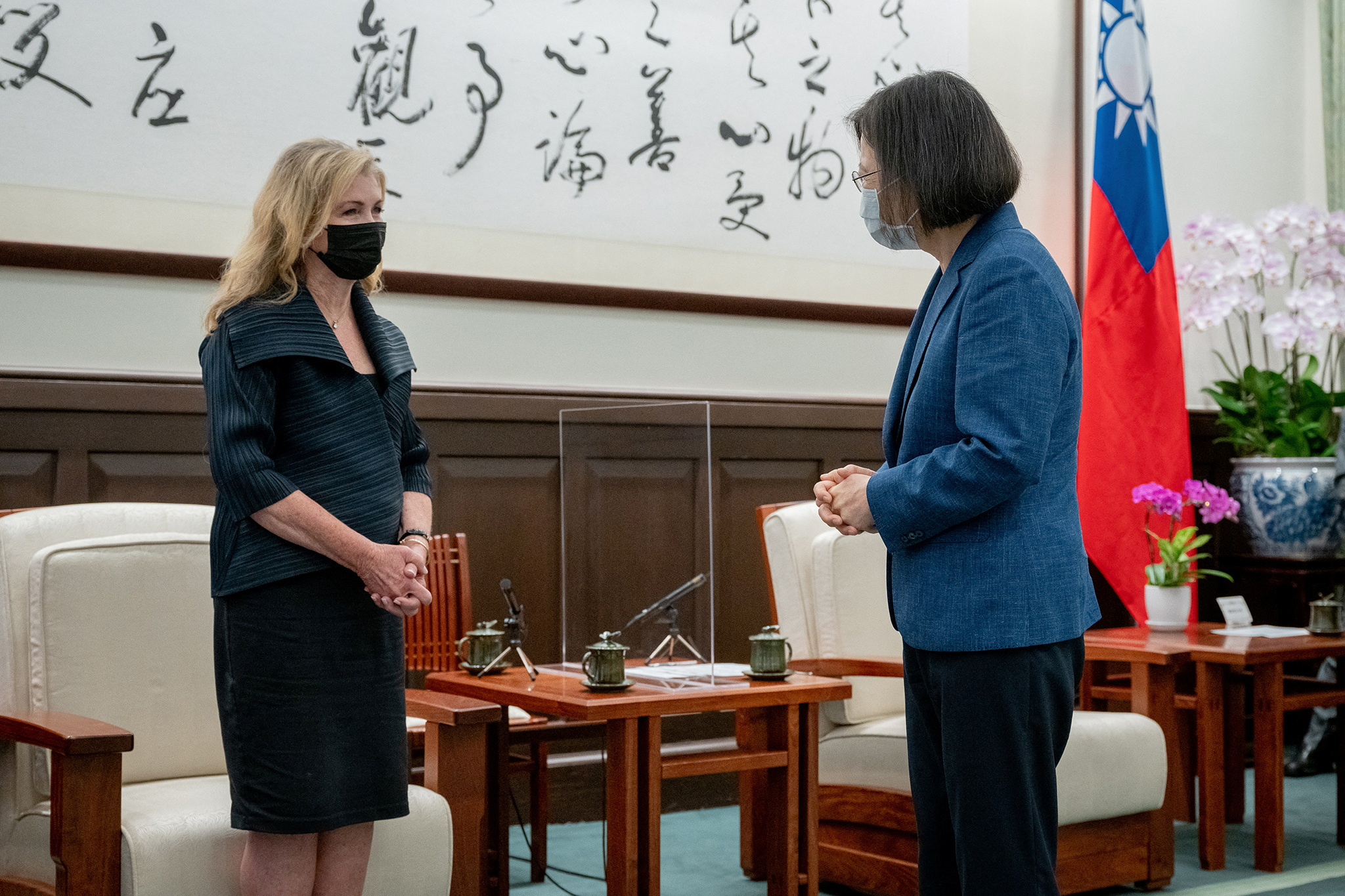 A Su Llegada A Taiwán La Senadora Republicana Marsha Blackburn