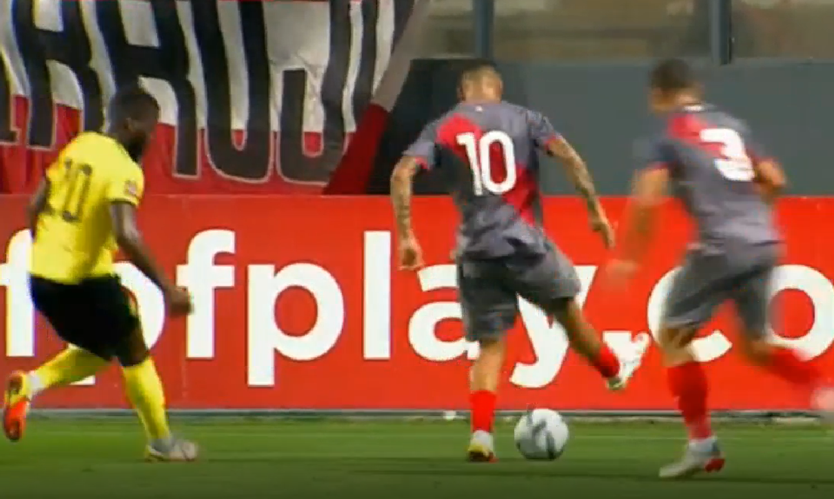 Sergio Peña se puso la 10 de la selección peruana mayor por primera vez.
