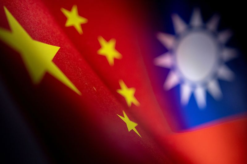 Estados Unidos está “usando la ‘carta de Taiwán’ para contener a China, y se quemará”, dijo Zhu Fenglian (REUTERS/Dado Ruvic/Illustration)
