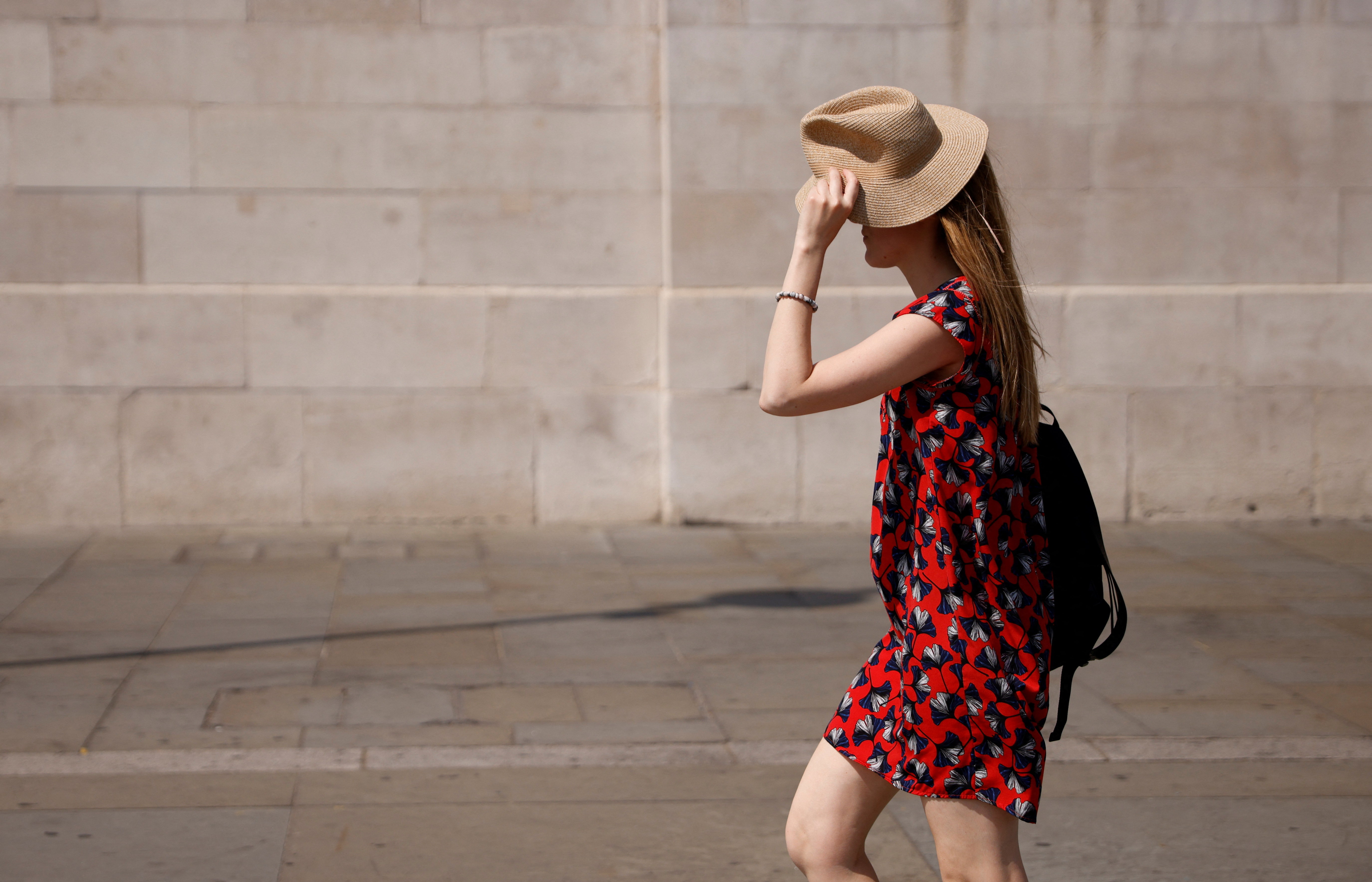 Se aconseja hidratarse, evitar exponerse al sol y vigilar a las personas vulnerables (REUTERS/John Sibley)