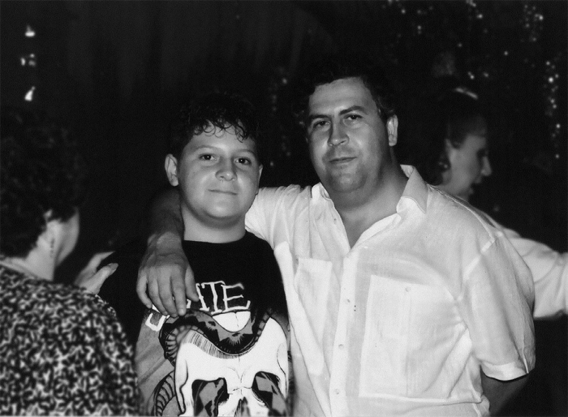 Pablo Escobar junto a su hijo Juan Pablo